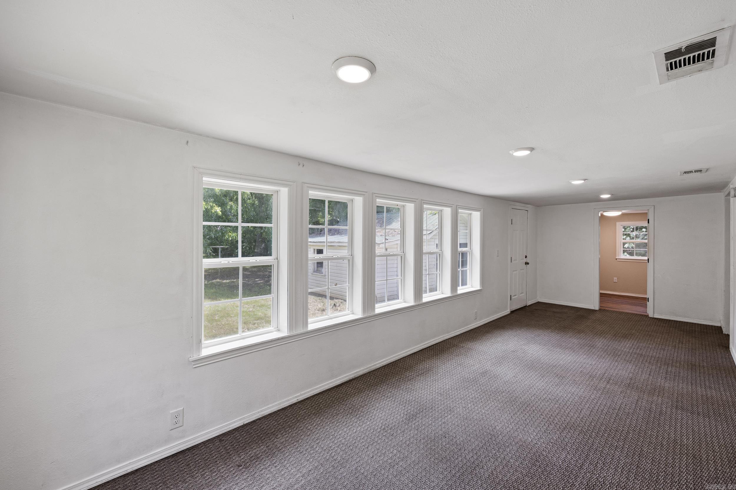 200 E J Street Property Photo 14
