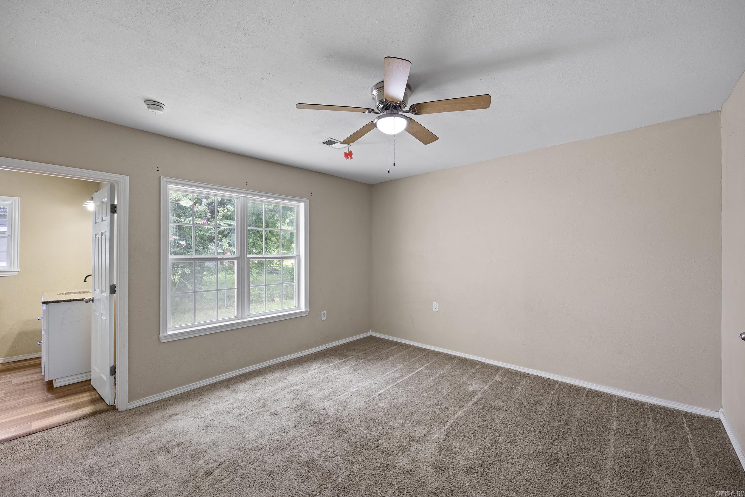 200 E J Street Property Photo 23