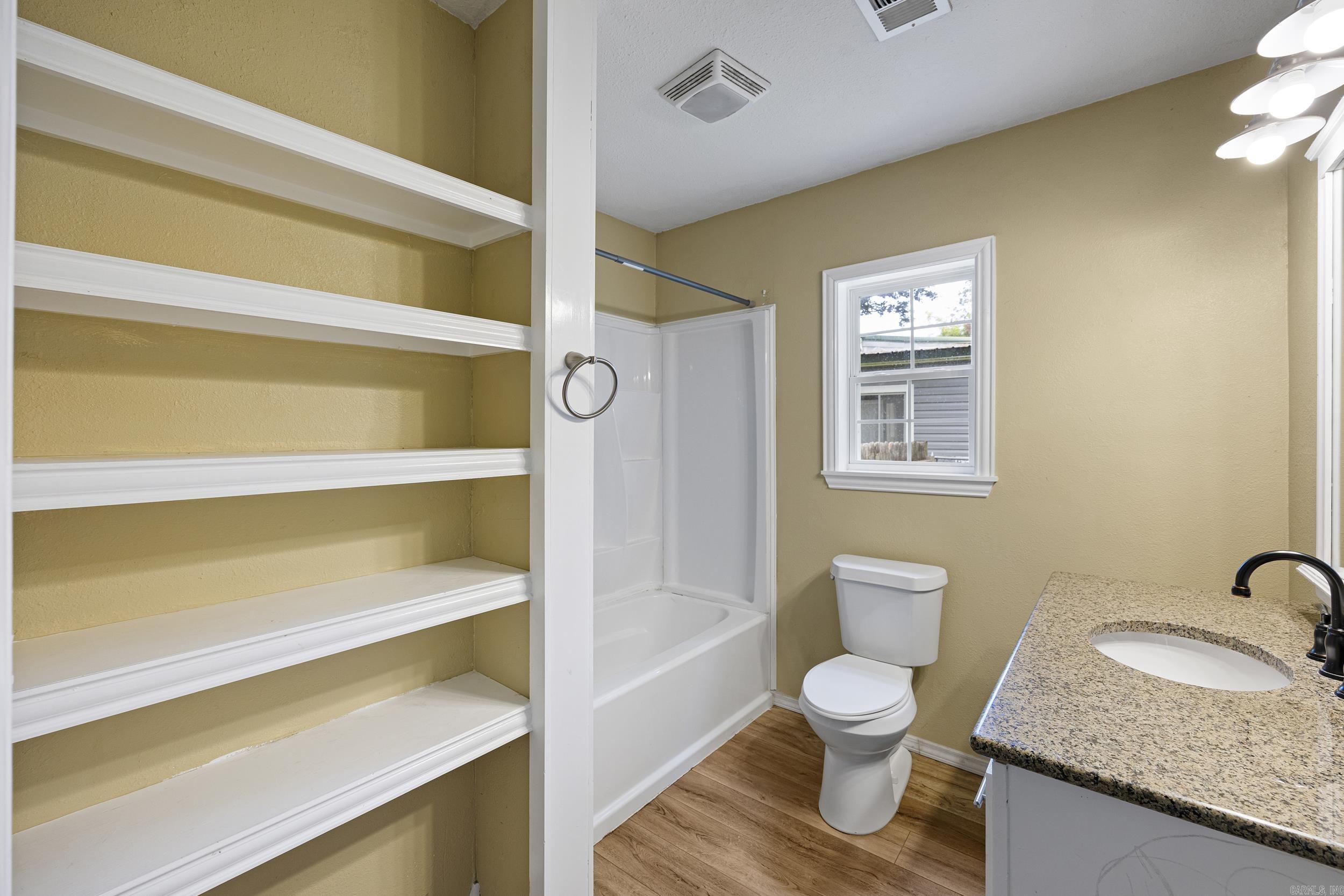 200 E J Street Property Photo 26