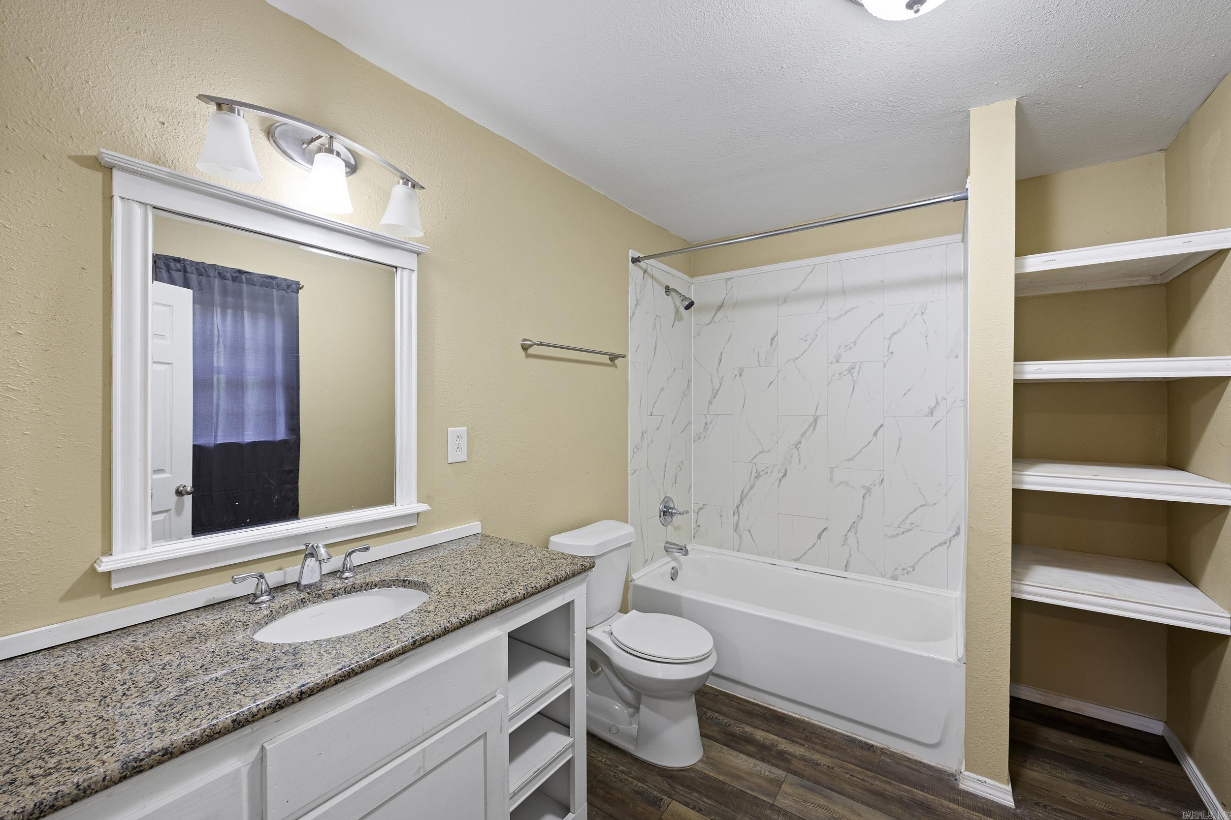 200 E J Street Property Photo 29