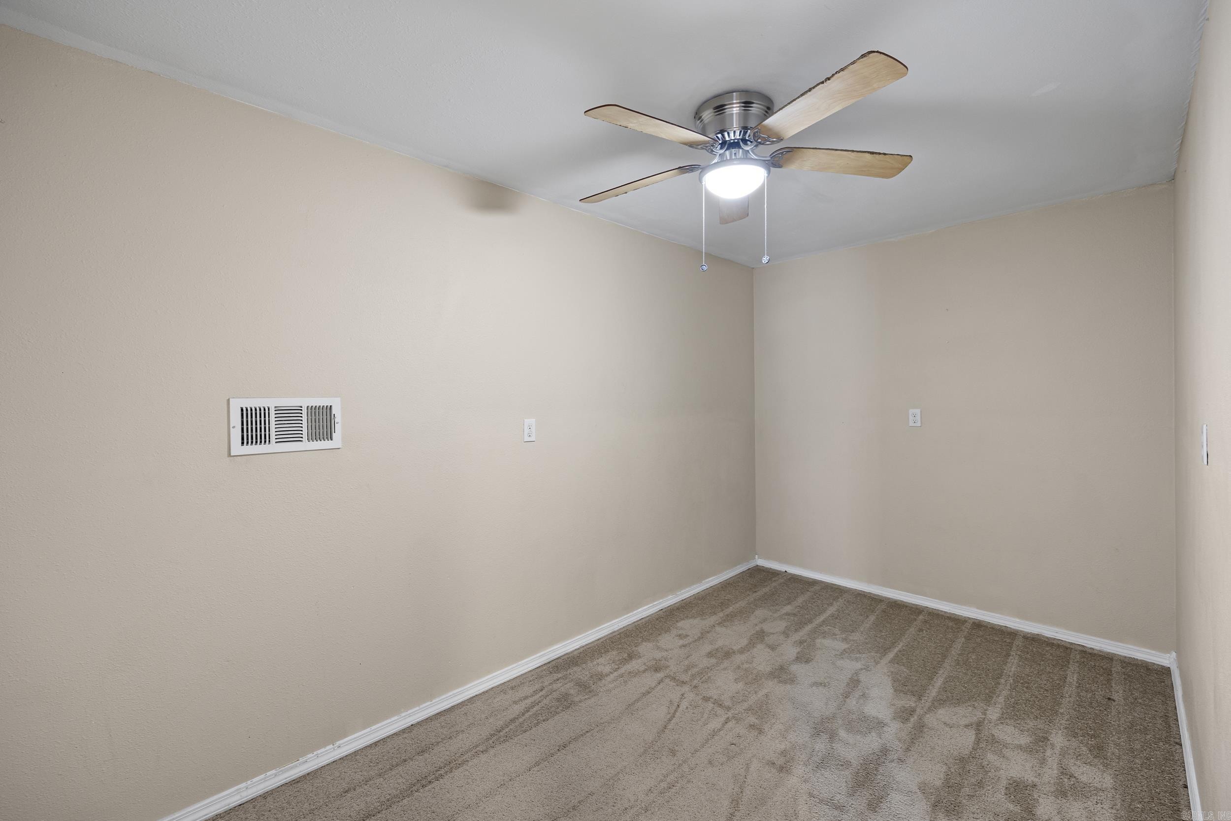 200 E J Street Property Photo 30
