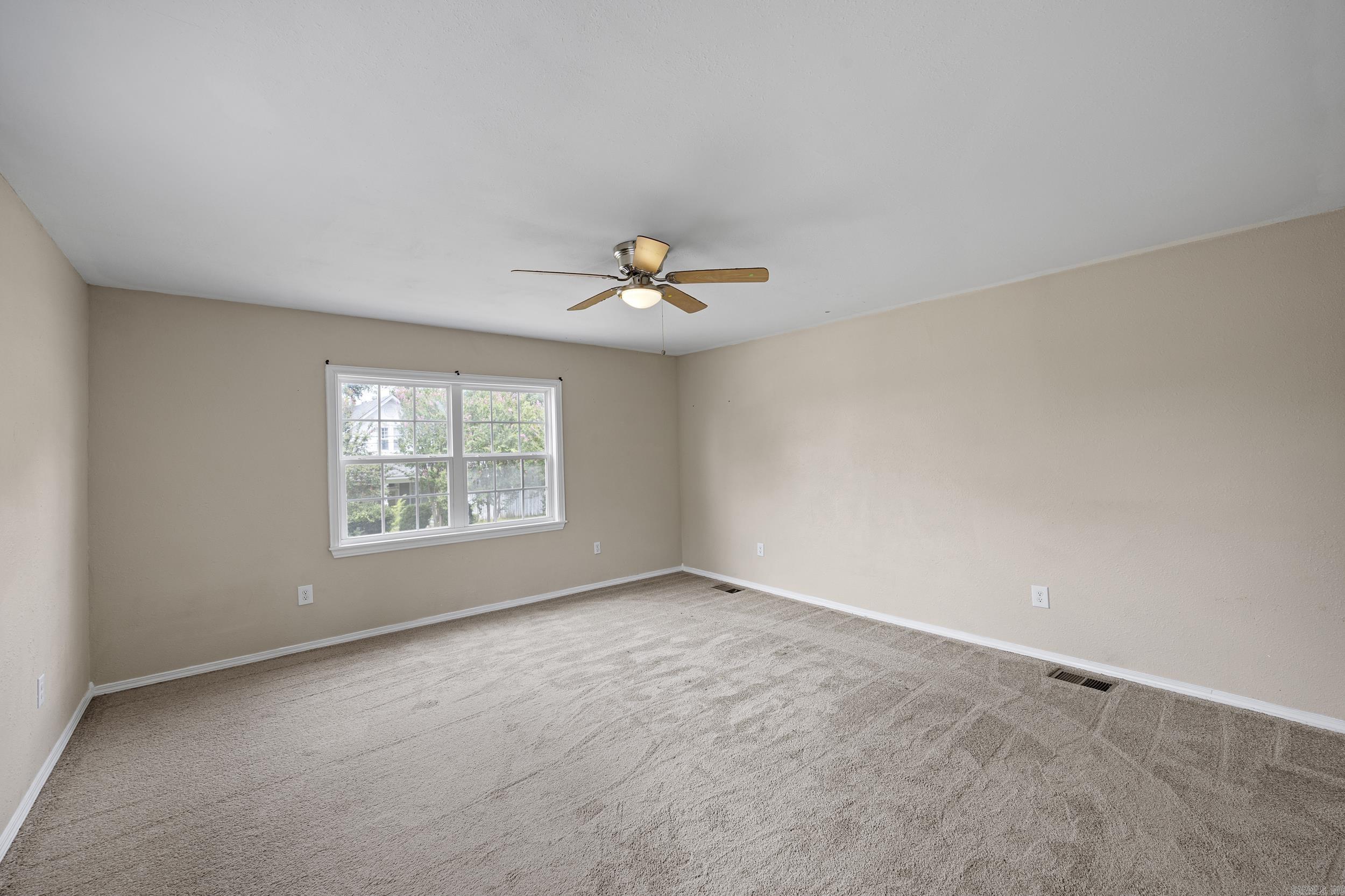 200 E J Street Property Photo 32