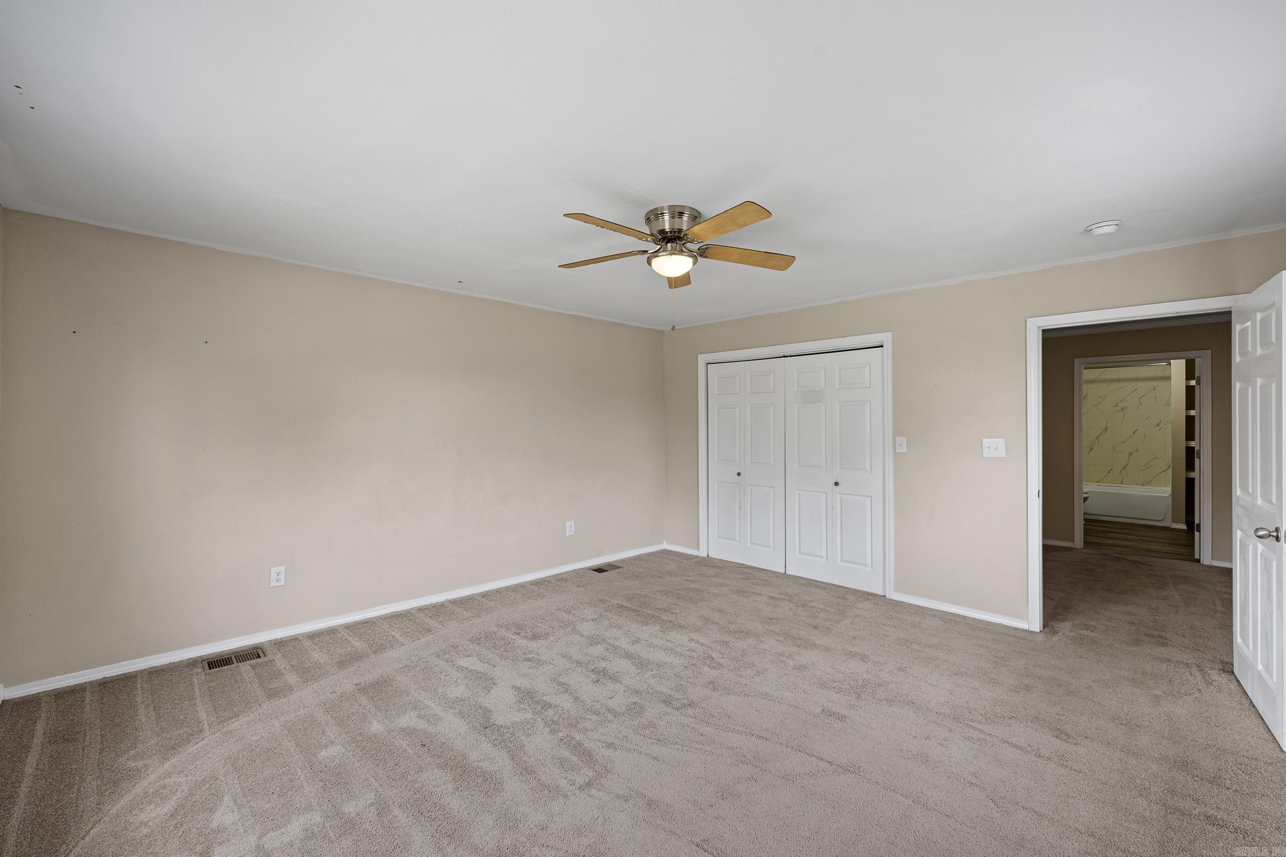 200 E J Street Property Photo 33