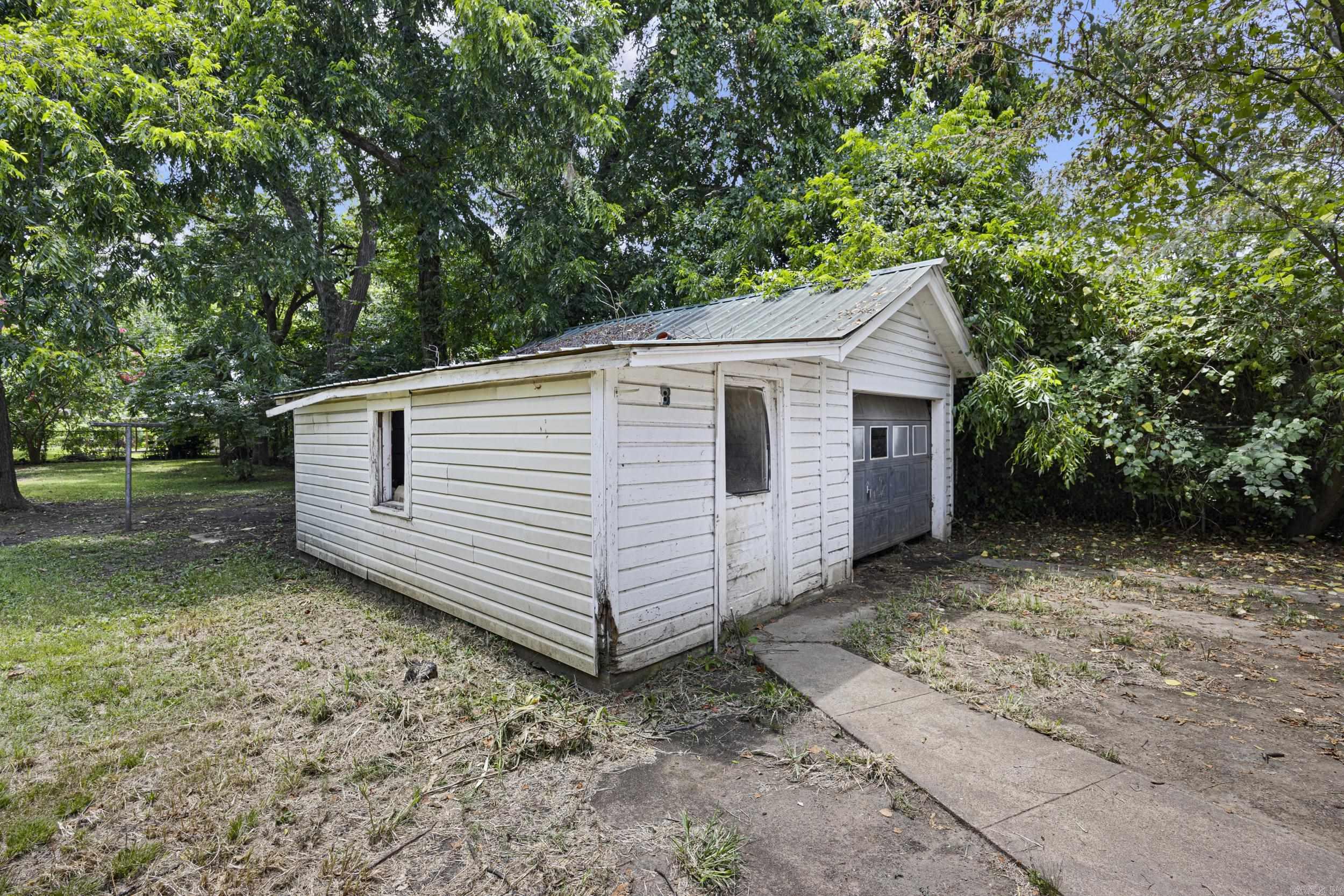 200 E J Street Property Photo 35