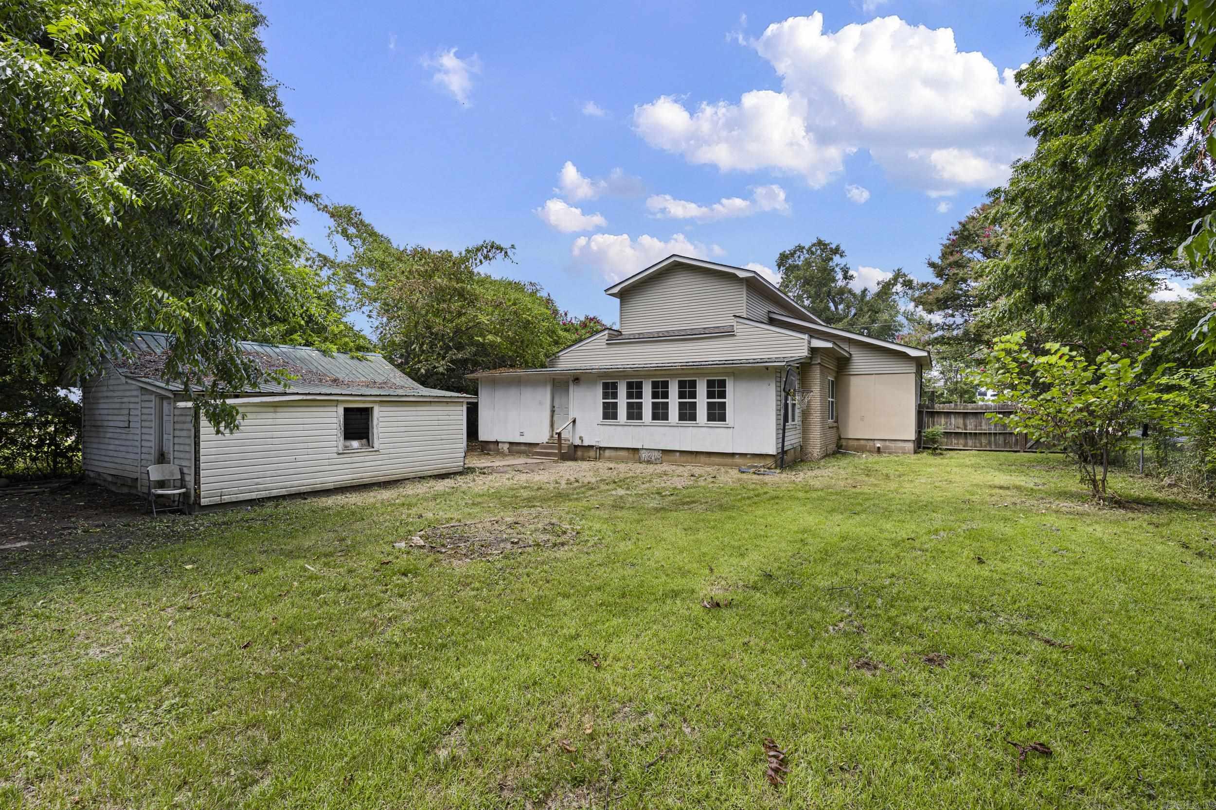 200 E J Street Property Photo 37