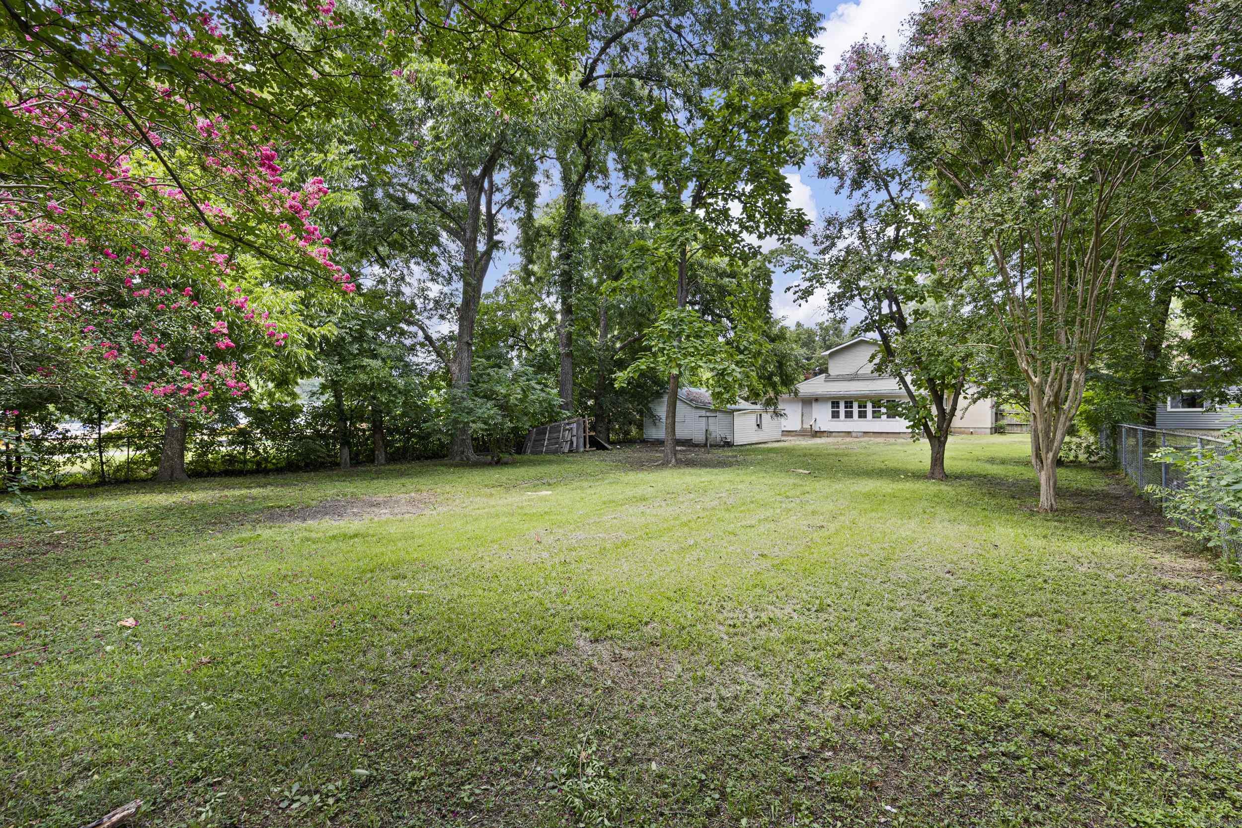 200 E J Street Property Photo 38