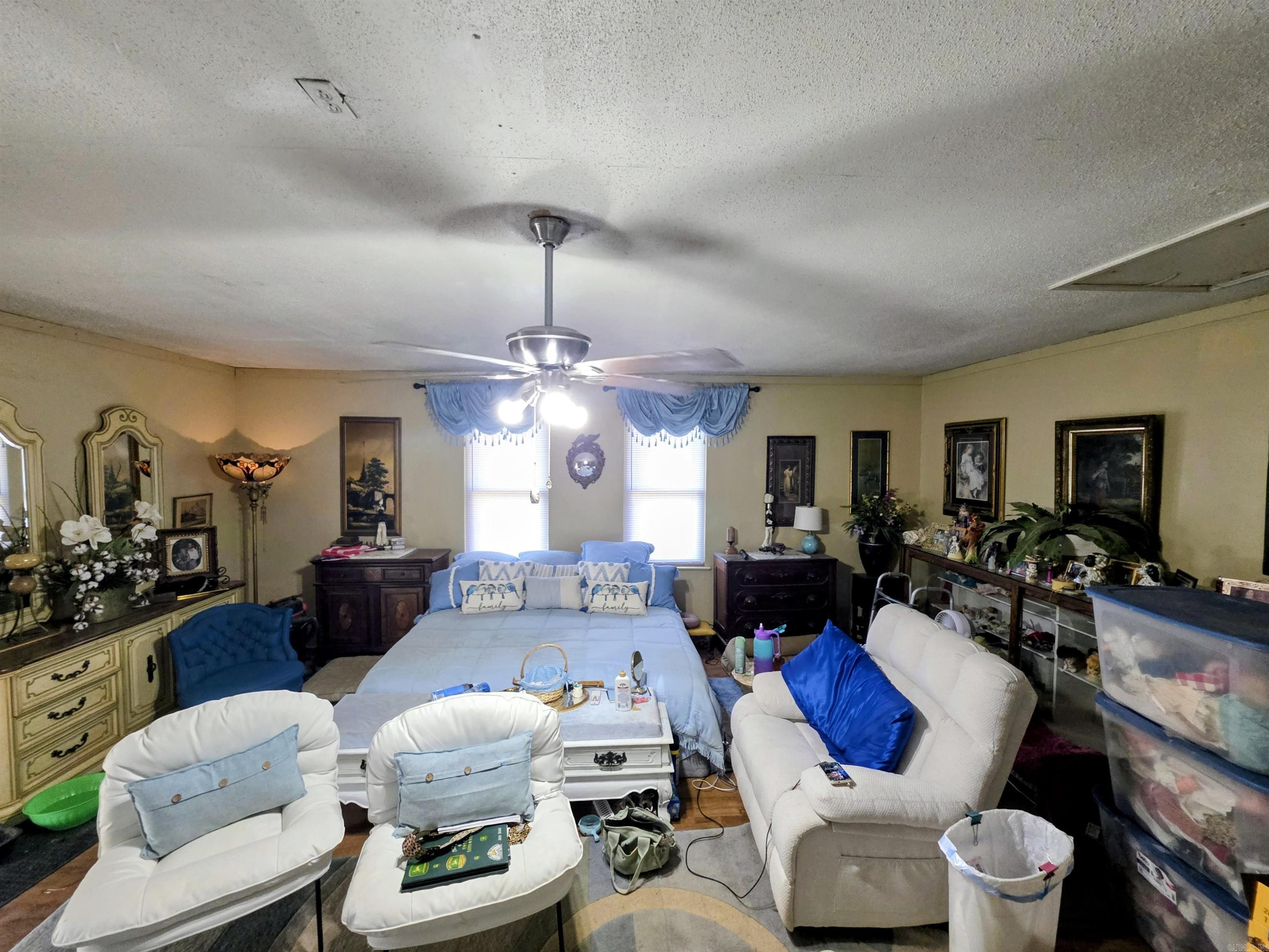 181 Merry Ln Property Photo 14