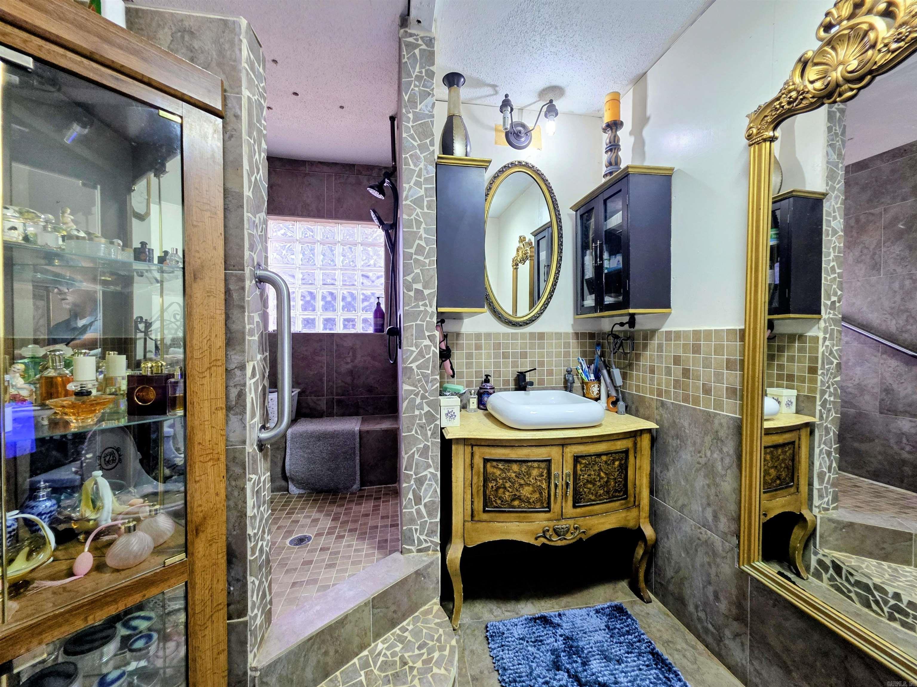 181 Merry Ln Property Photo 15