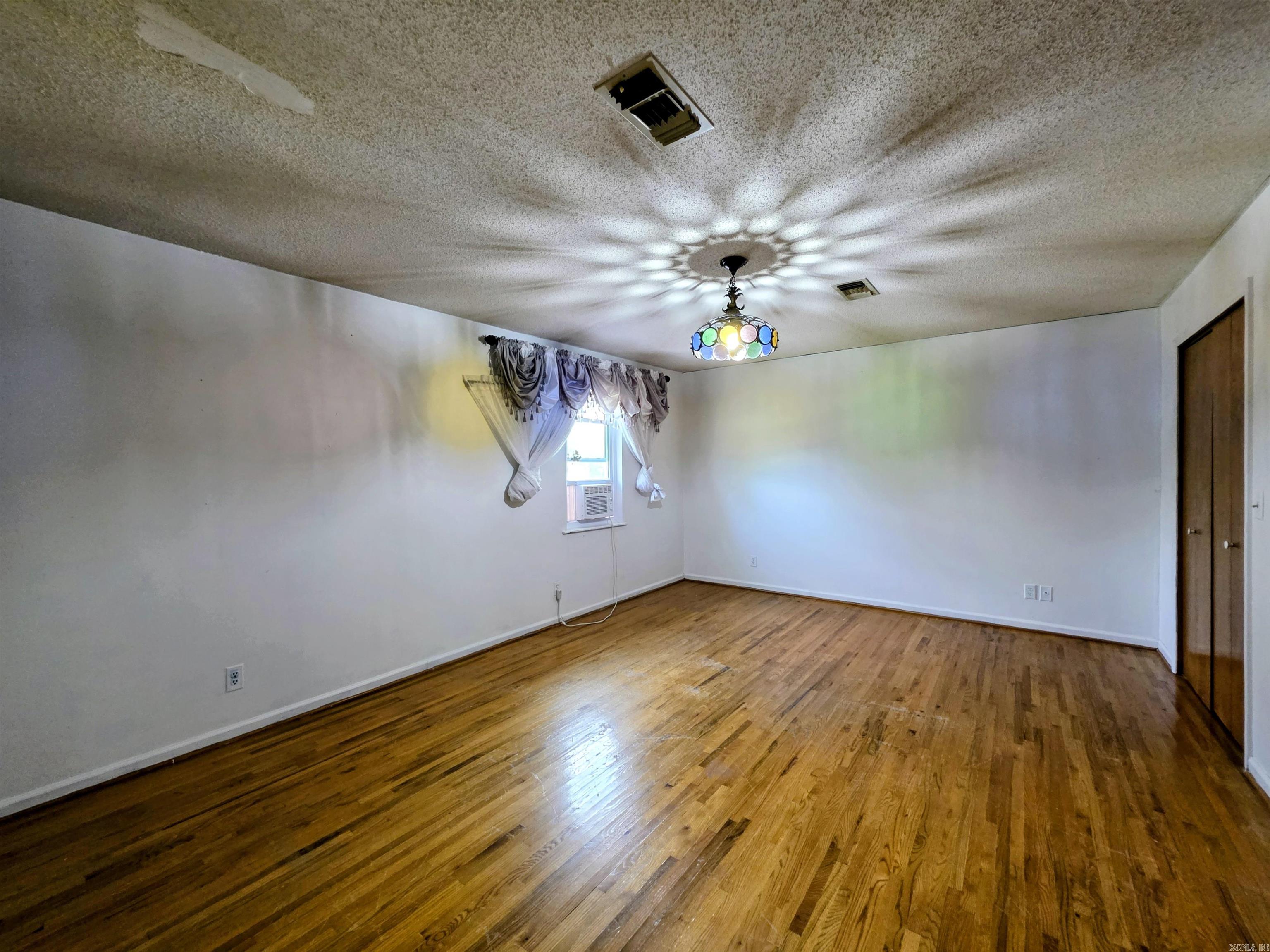181 Merry Ln Property Photo 18