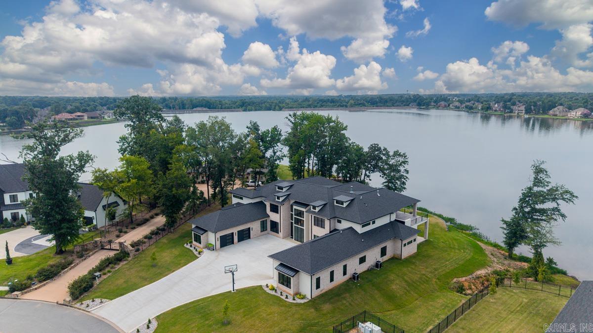 7346 Lake Point Circle Property Photo 4
