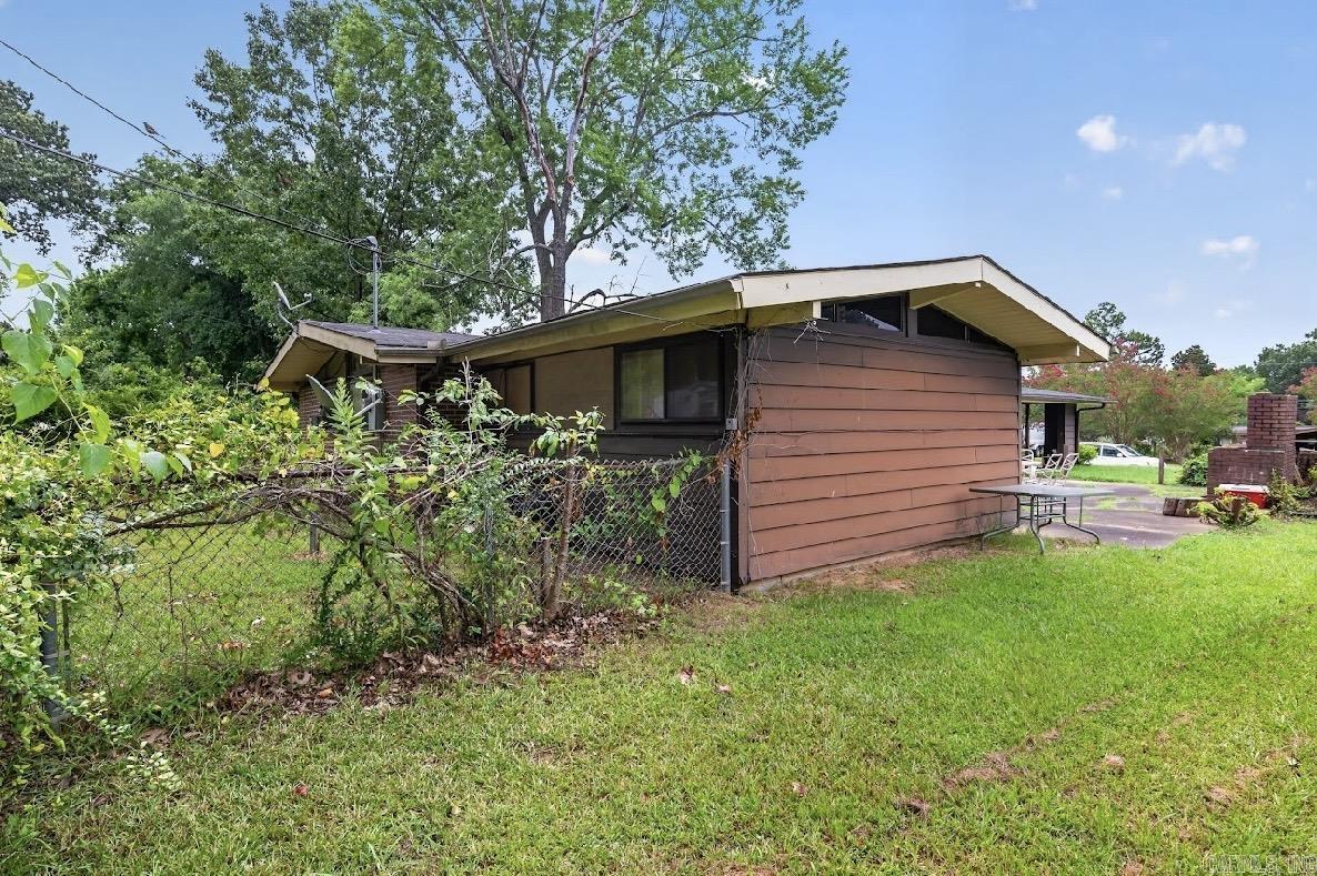 300 Braden Street Property Photo 6