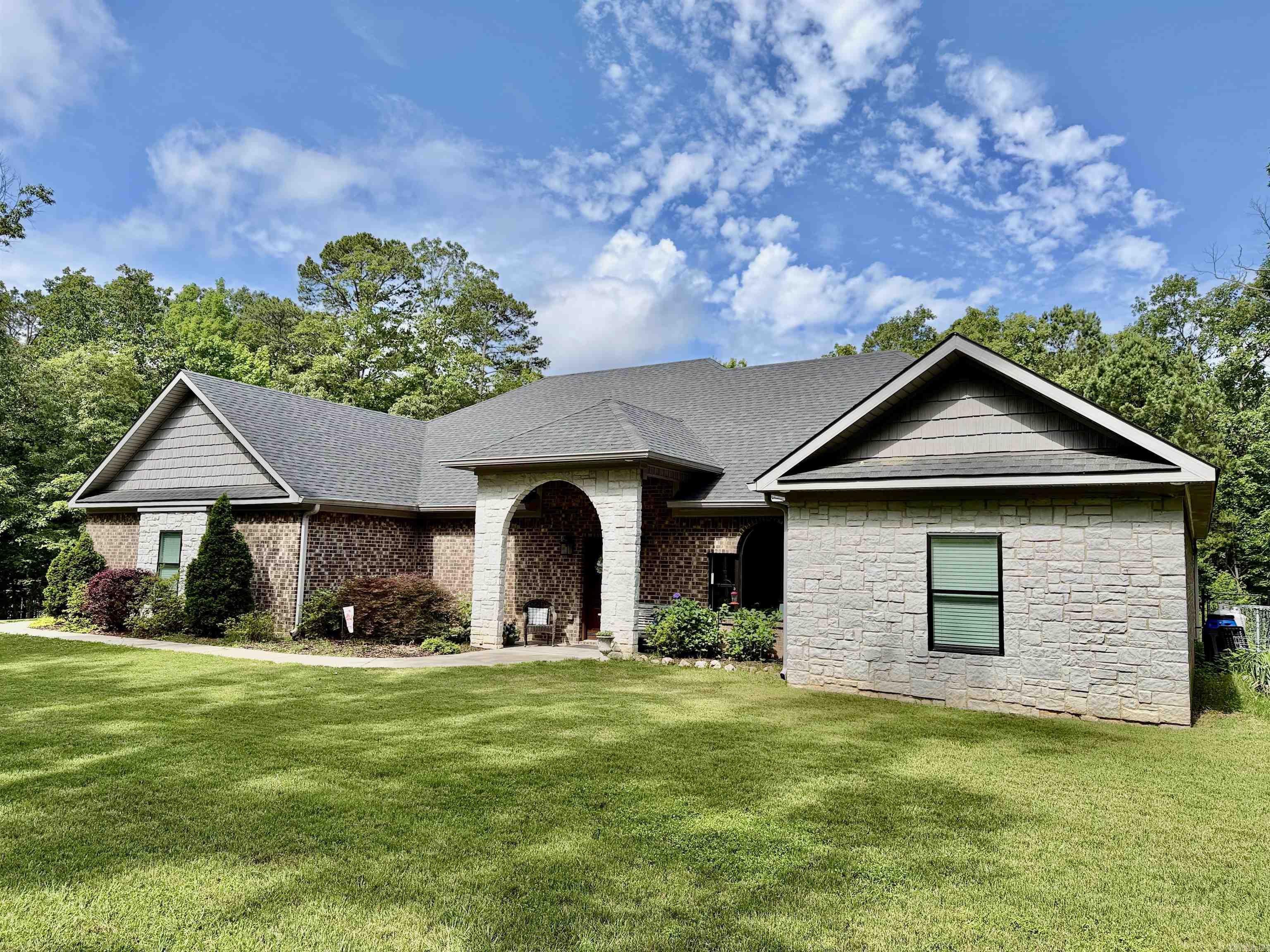 6821 Lombard Road Property Photo 1