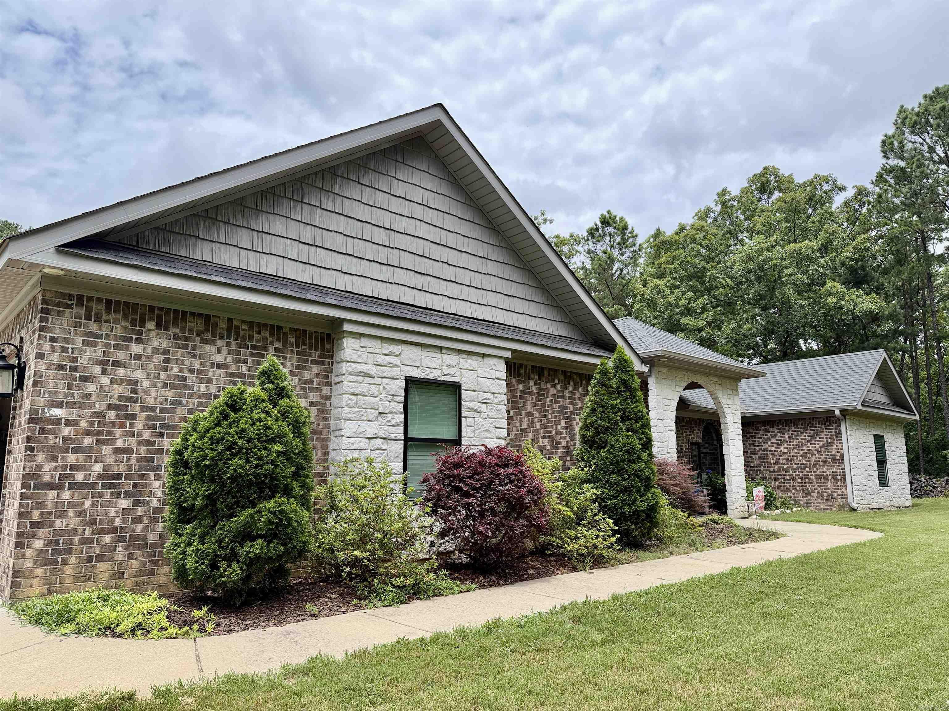6821 Lombard Road Property Photo 2
