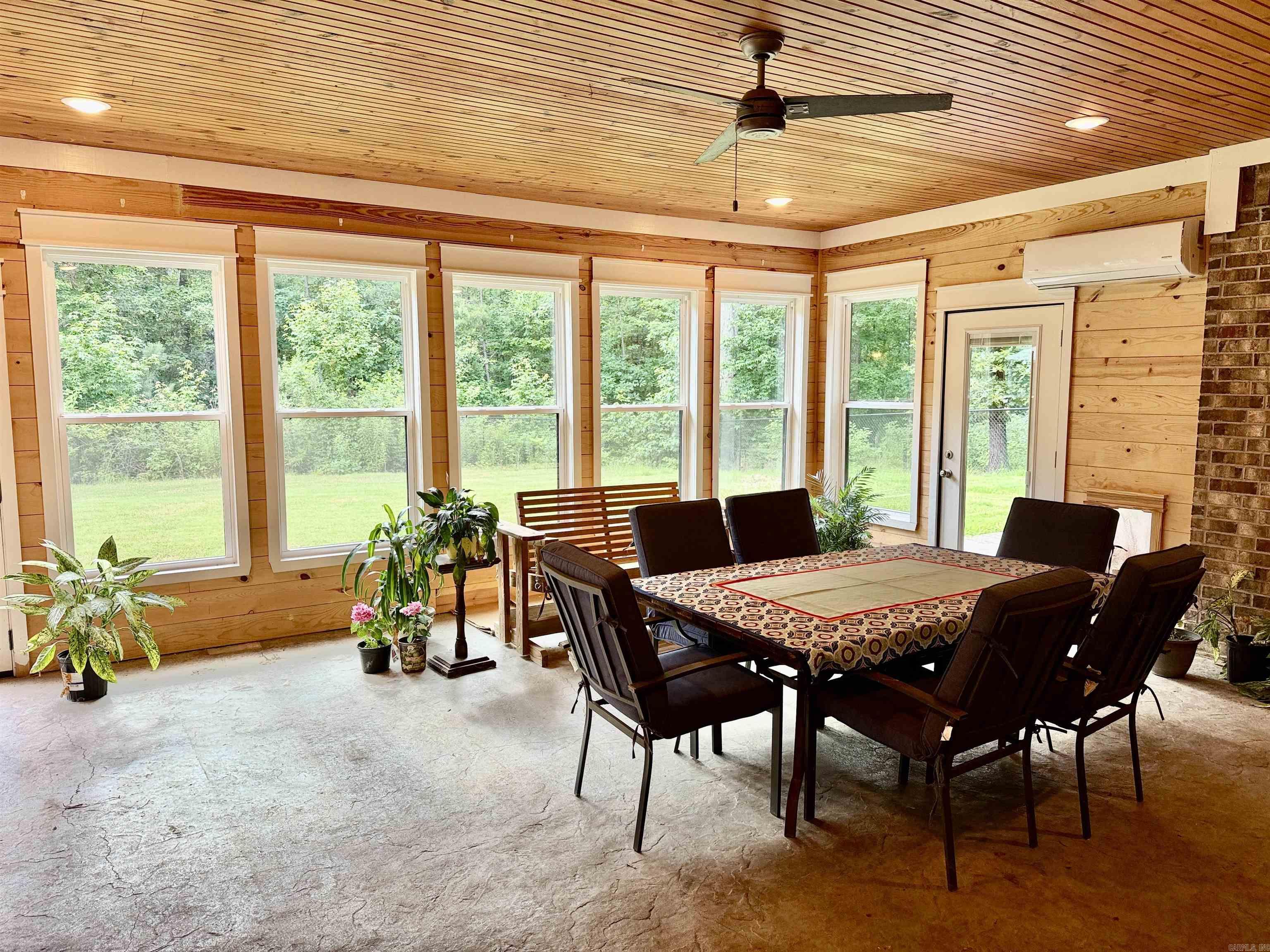 6821 Lombard Road Property Photo 10