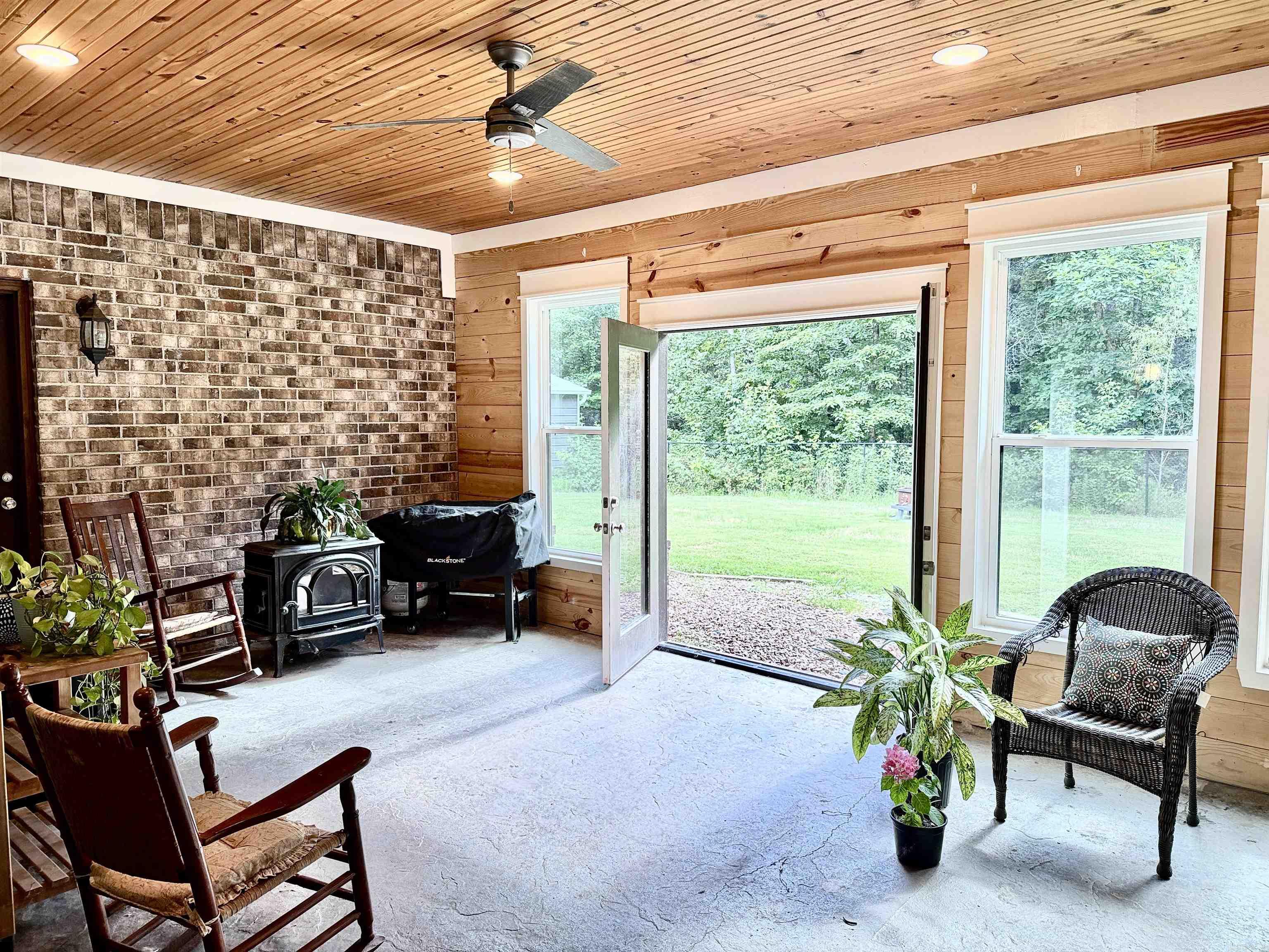 6821 Lombard Road Property Photo 11