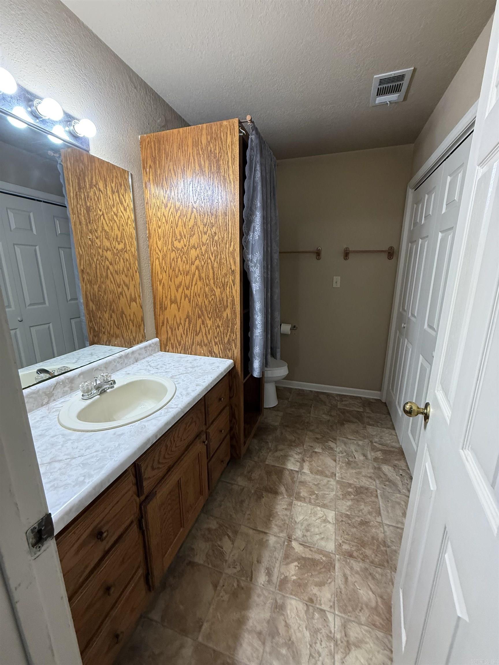 5703 & 5705 Cedar Street Property Photo 7