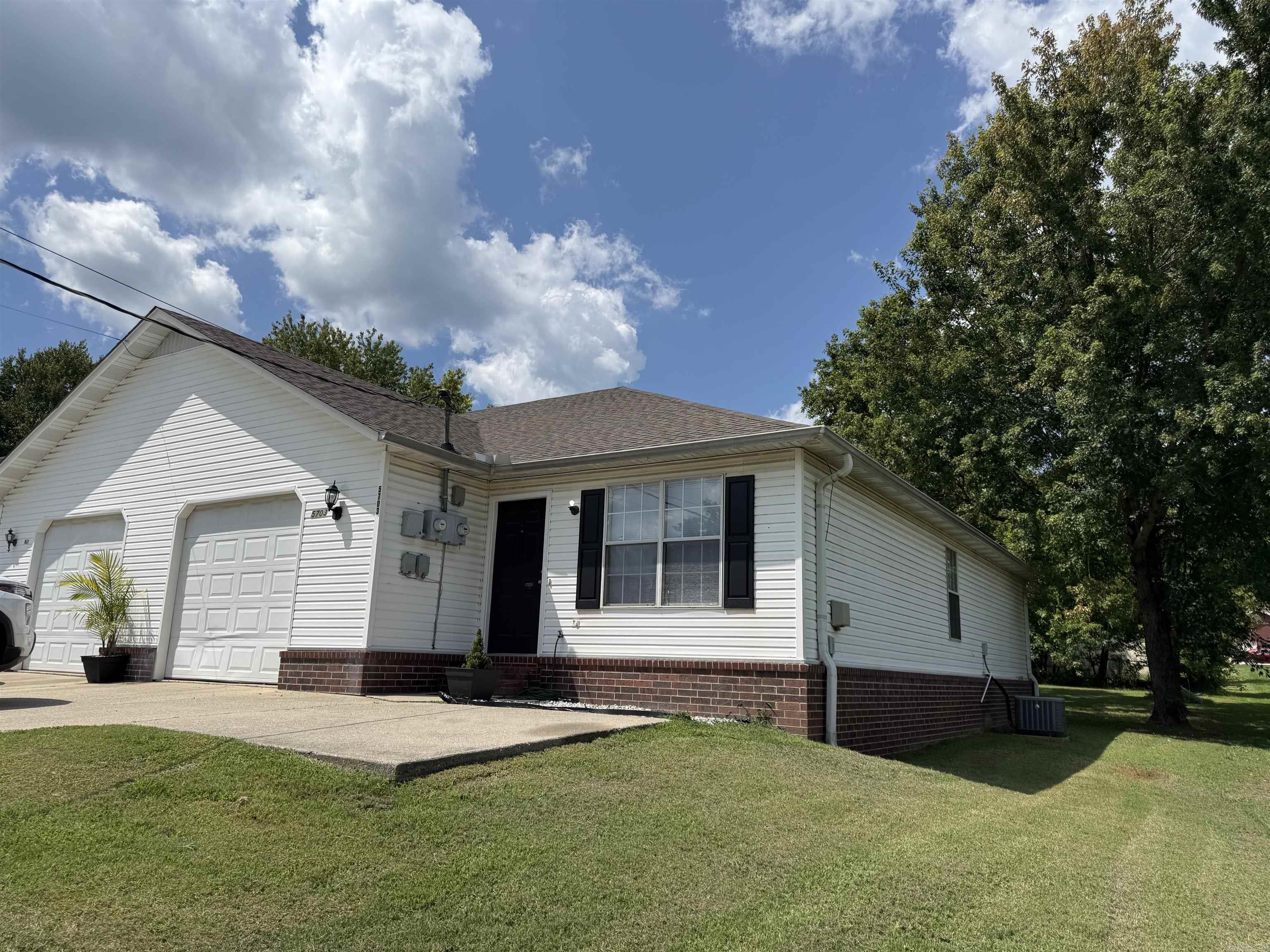 5703 & 5705 Cedar Street Property Photo 24
