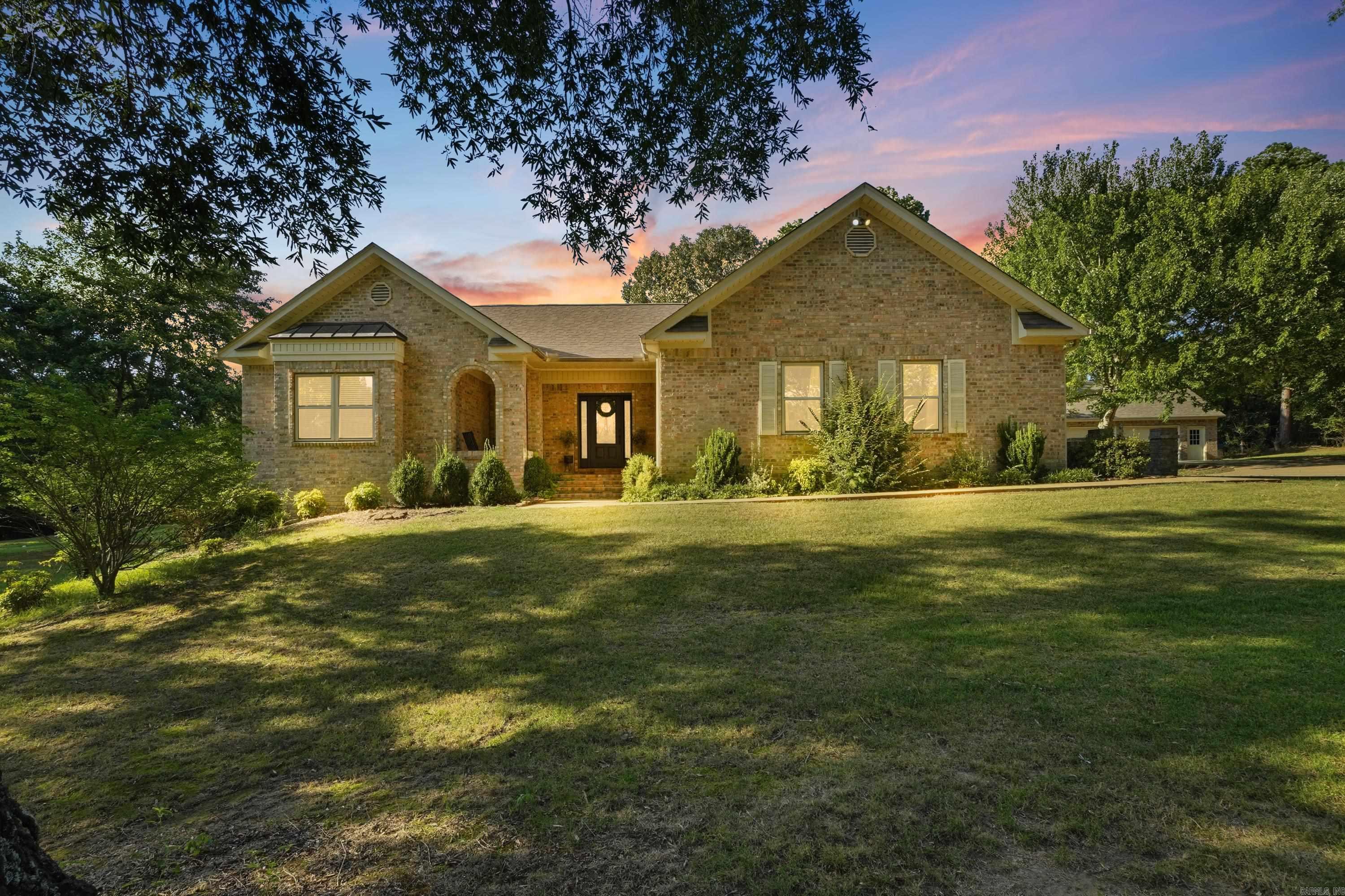 4 W Jericho Drive