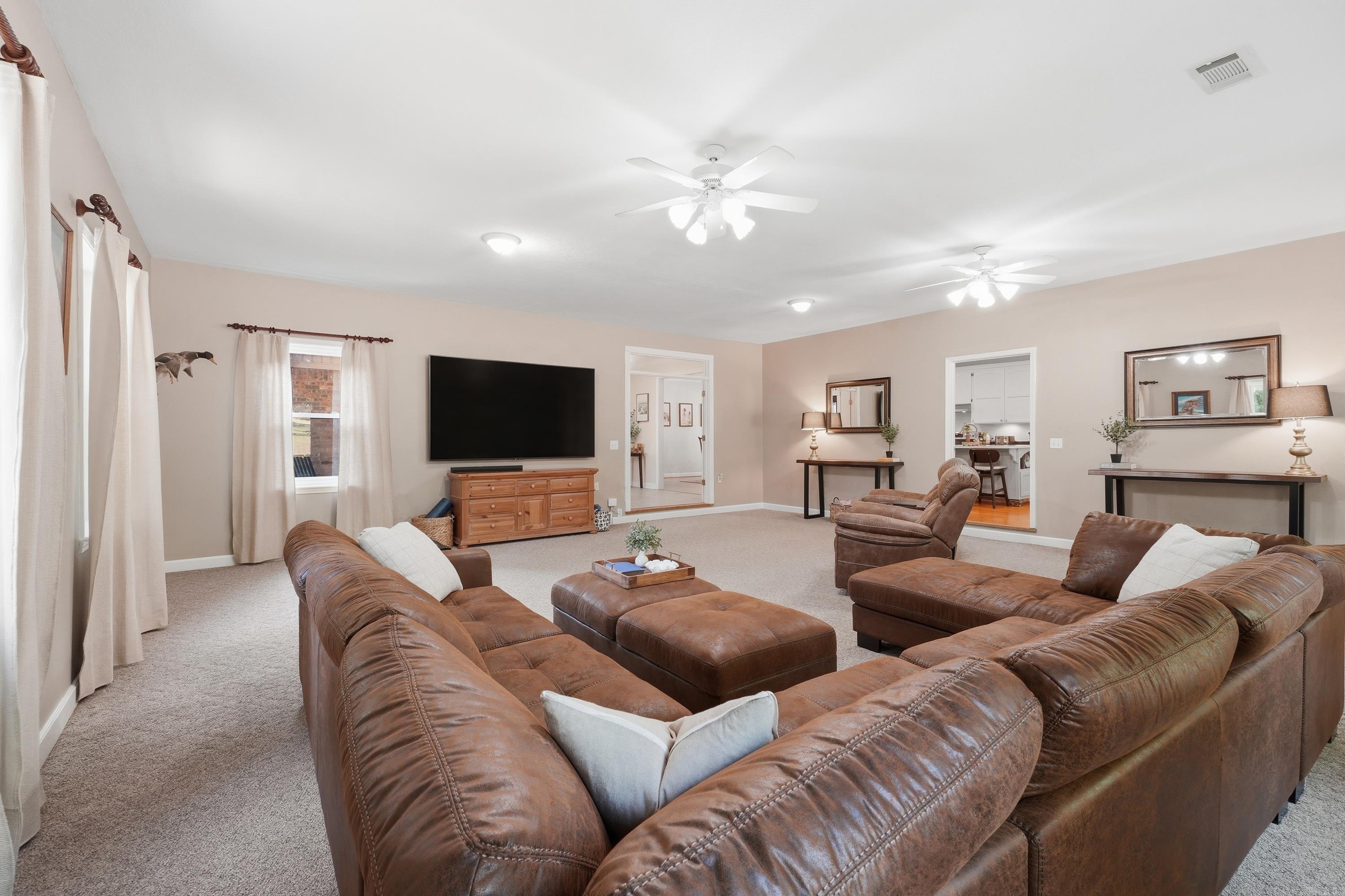 4 W Jericho Drive Property Photo 8