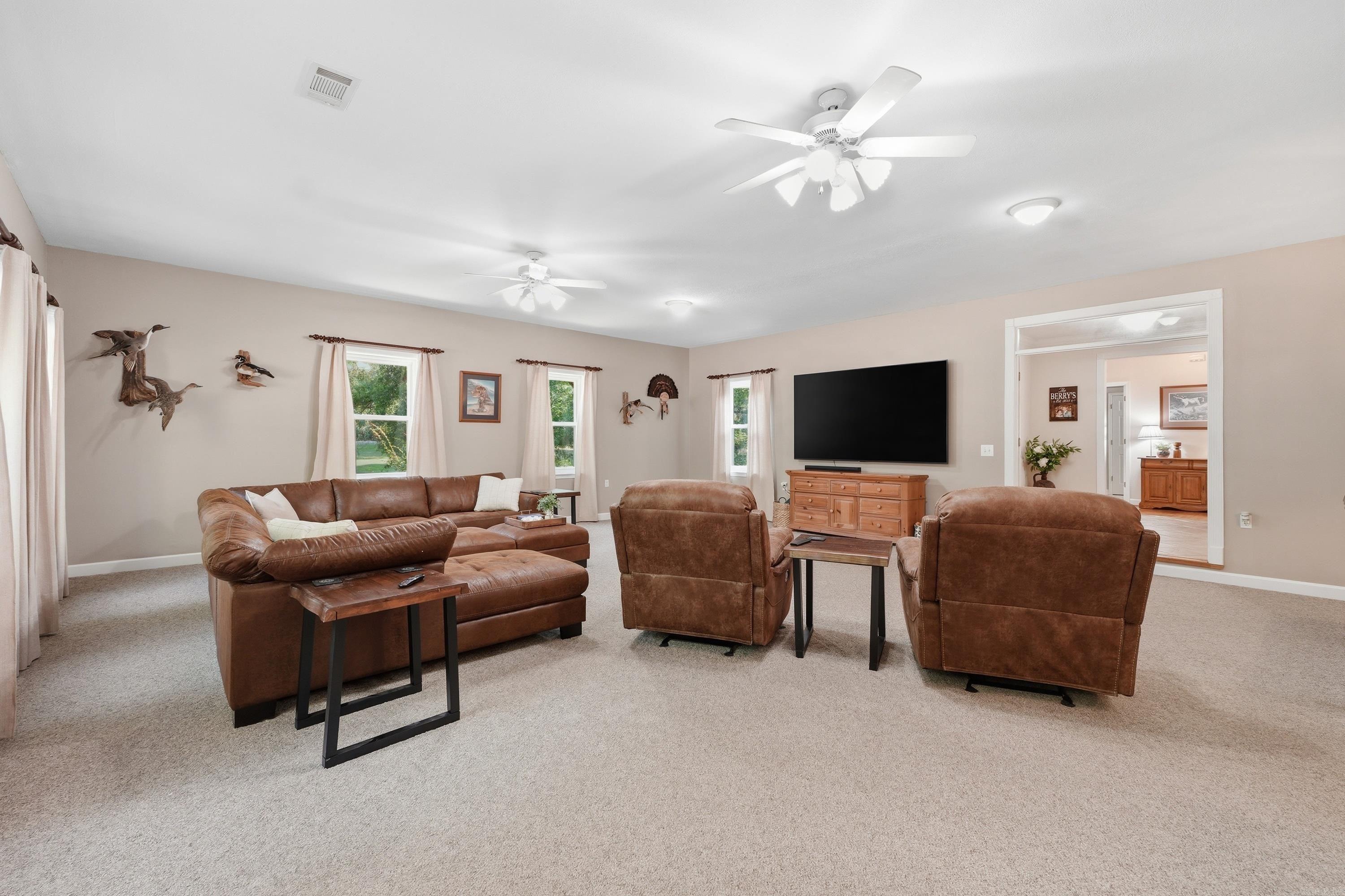 4 W Jericho Drive Property Photo 9