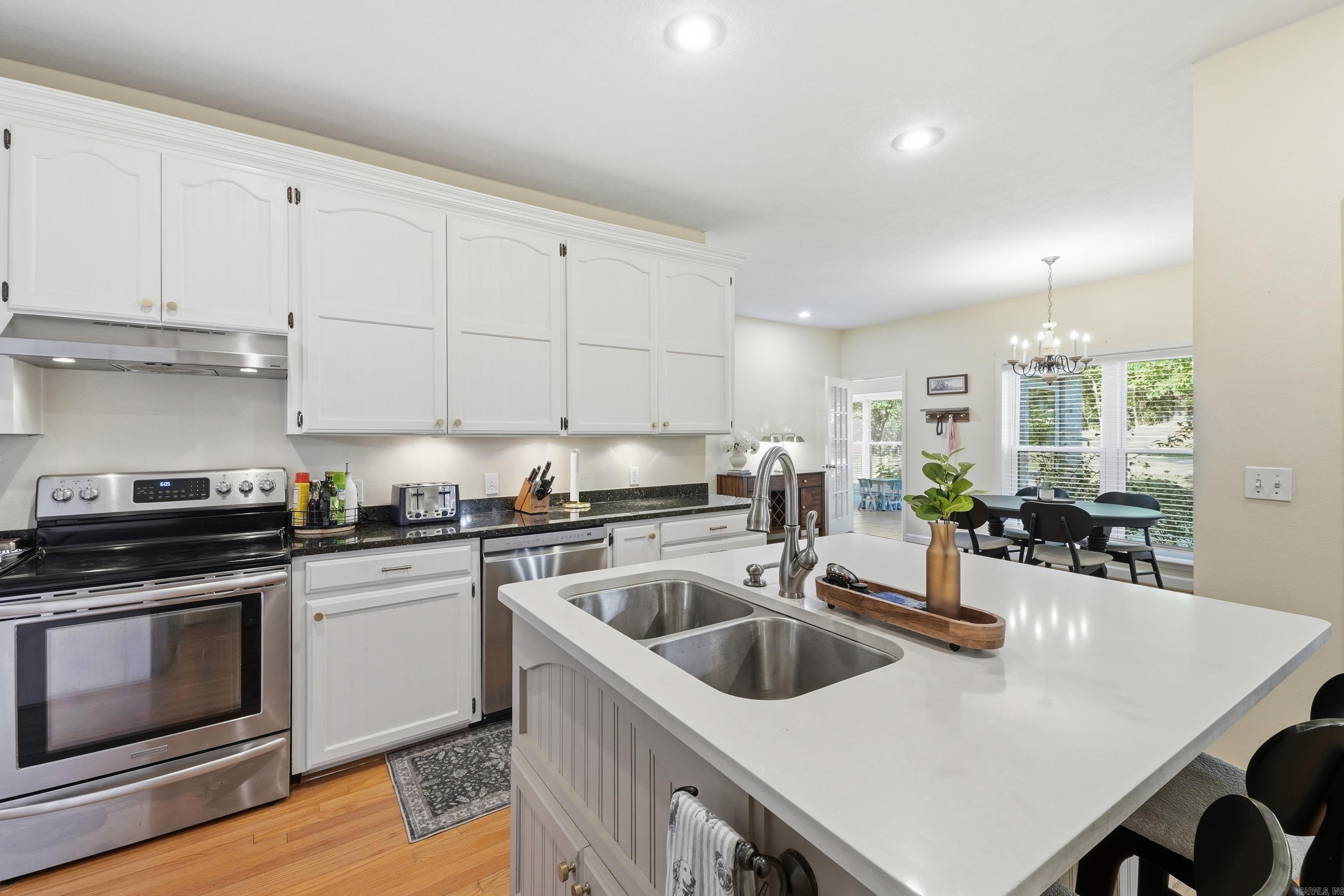 4 W Jericho Drive Property Photo 14