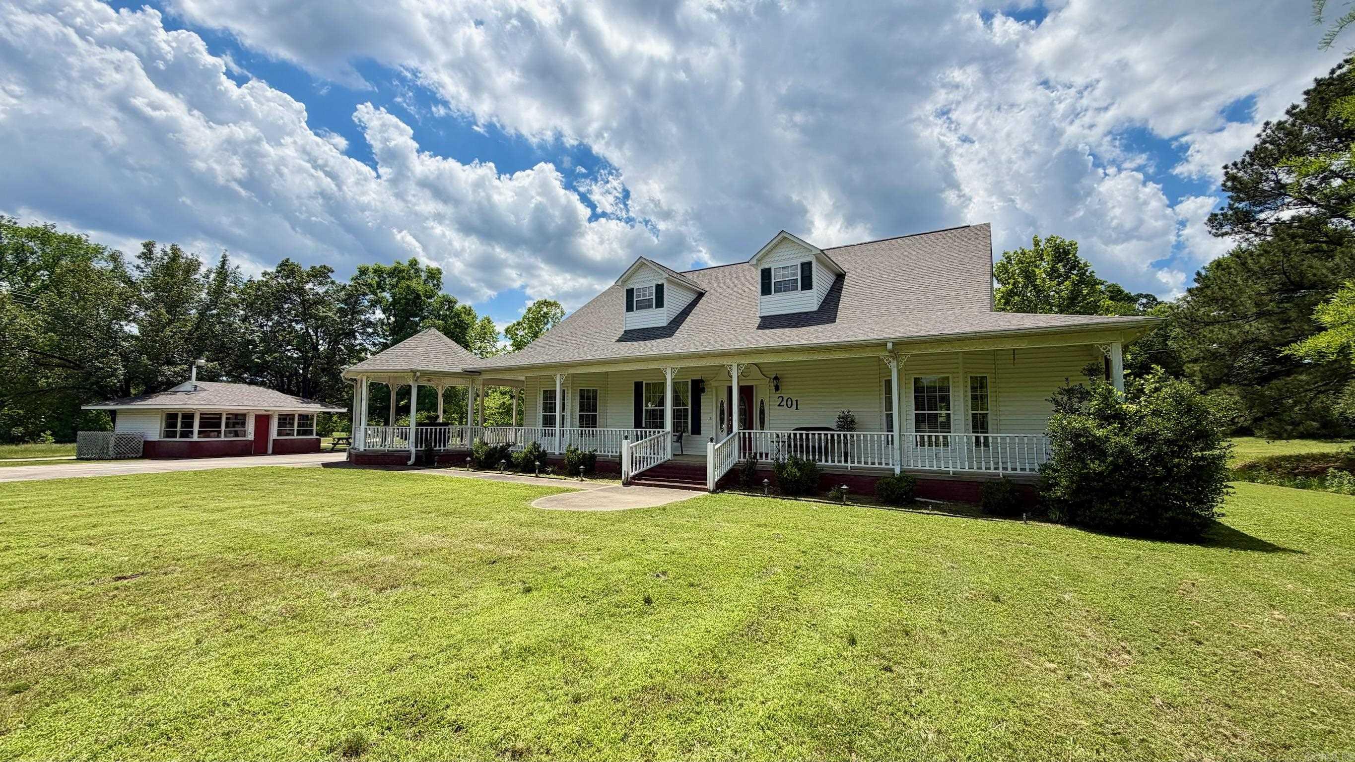201 Green Willow Lane Property Photo 1