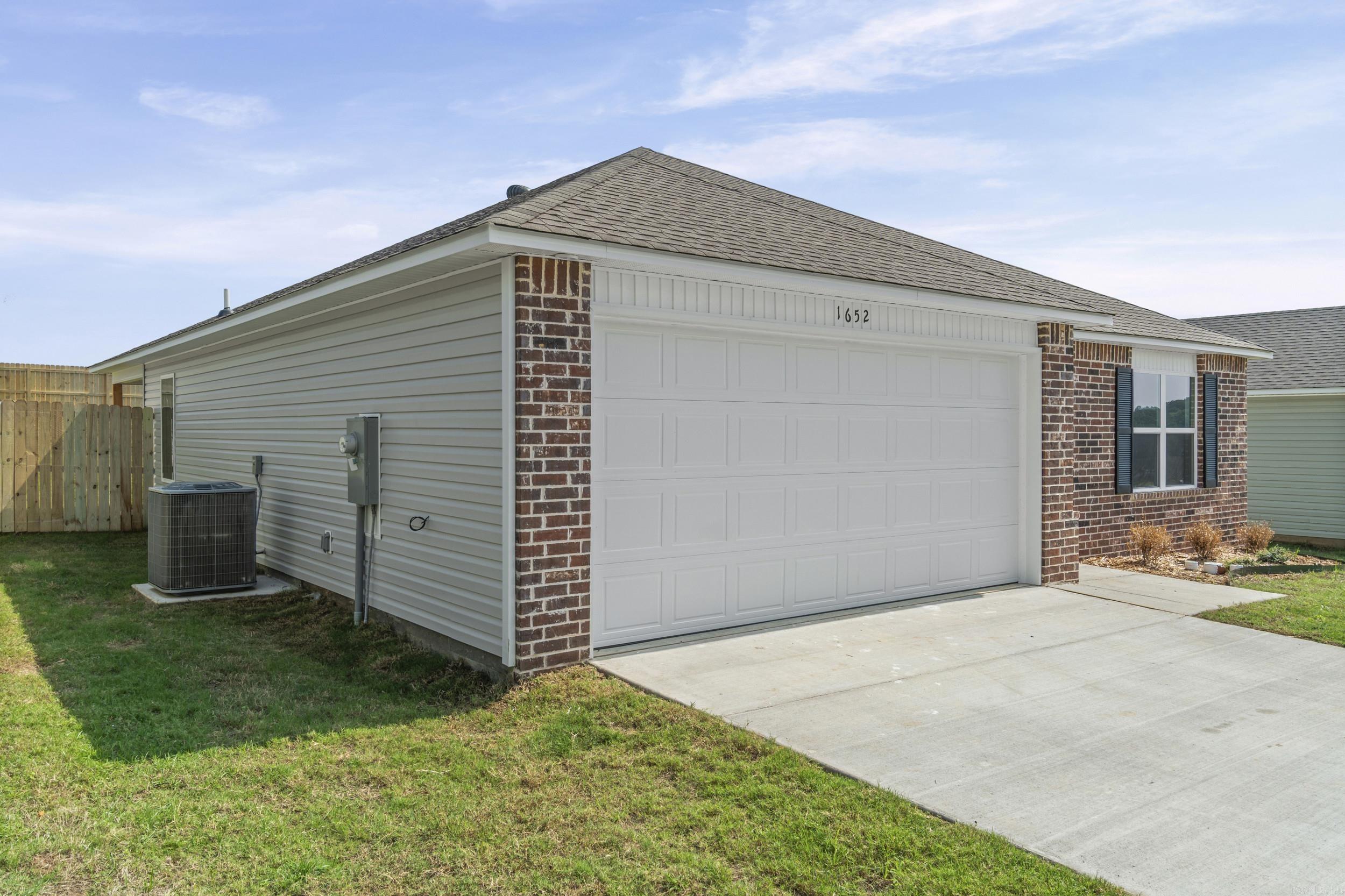 1652 Rambling Brook Drive Property Photo 3