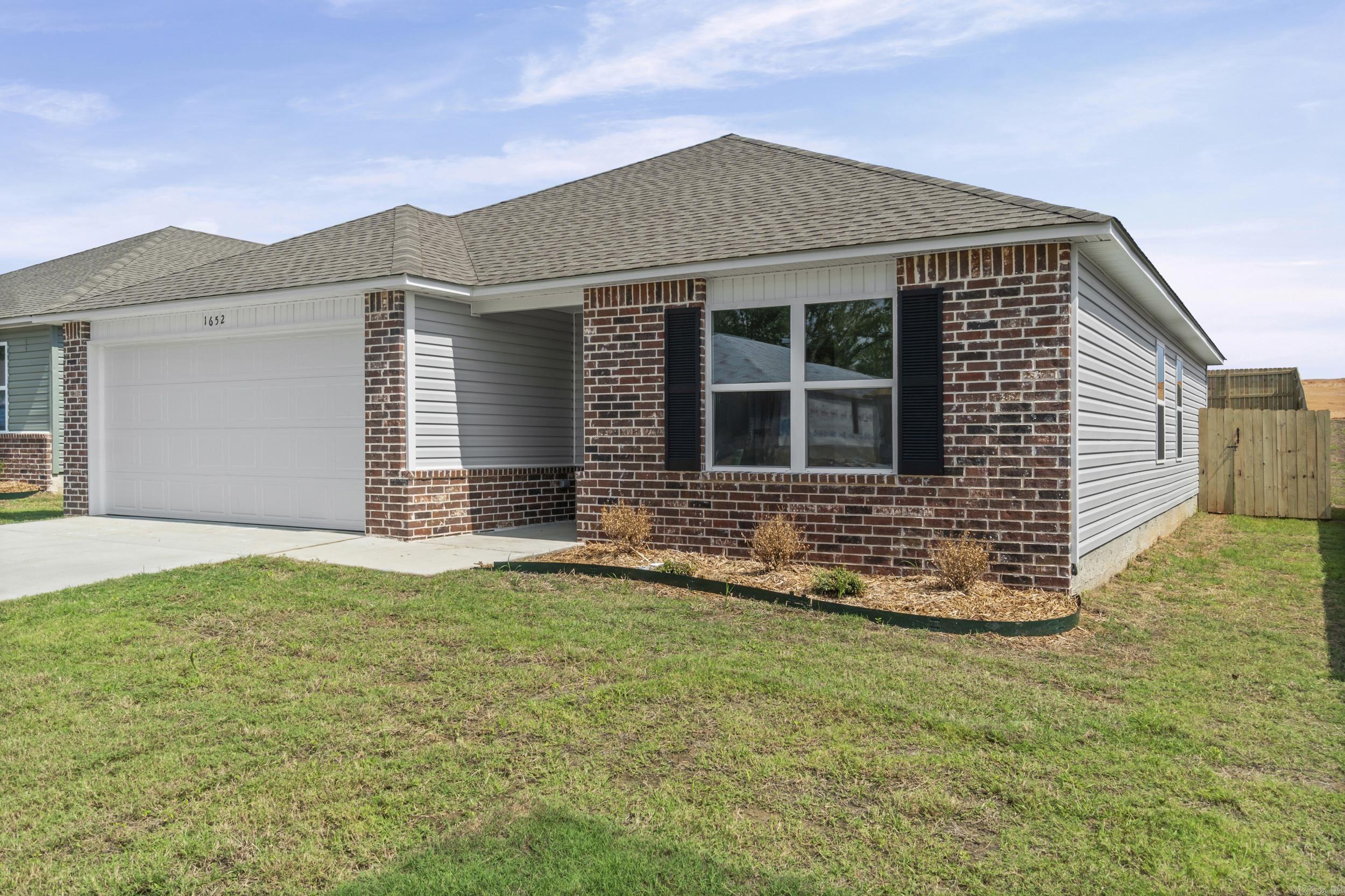 1652 Rambling Brook Drive Property Photo 4