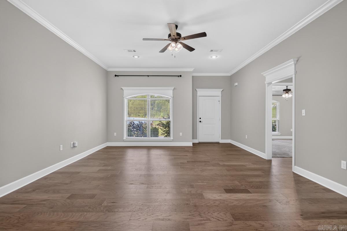 689 Lucy Ln Property Photo 10