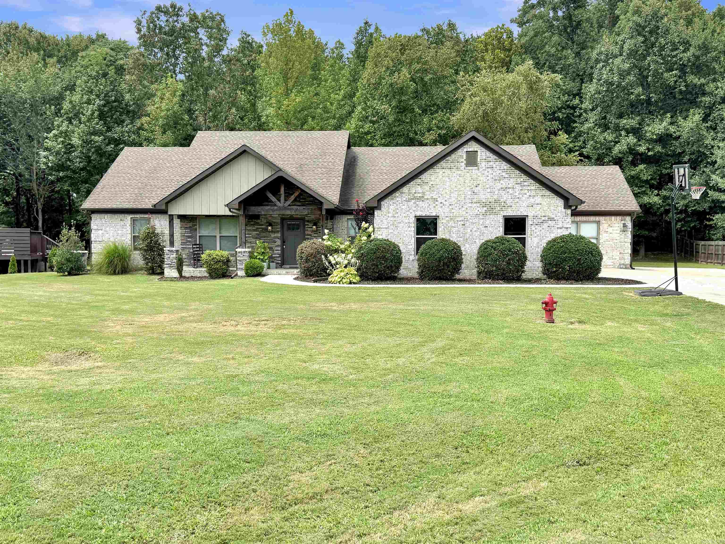 305 Sandy Creek Drive Property Photo 2