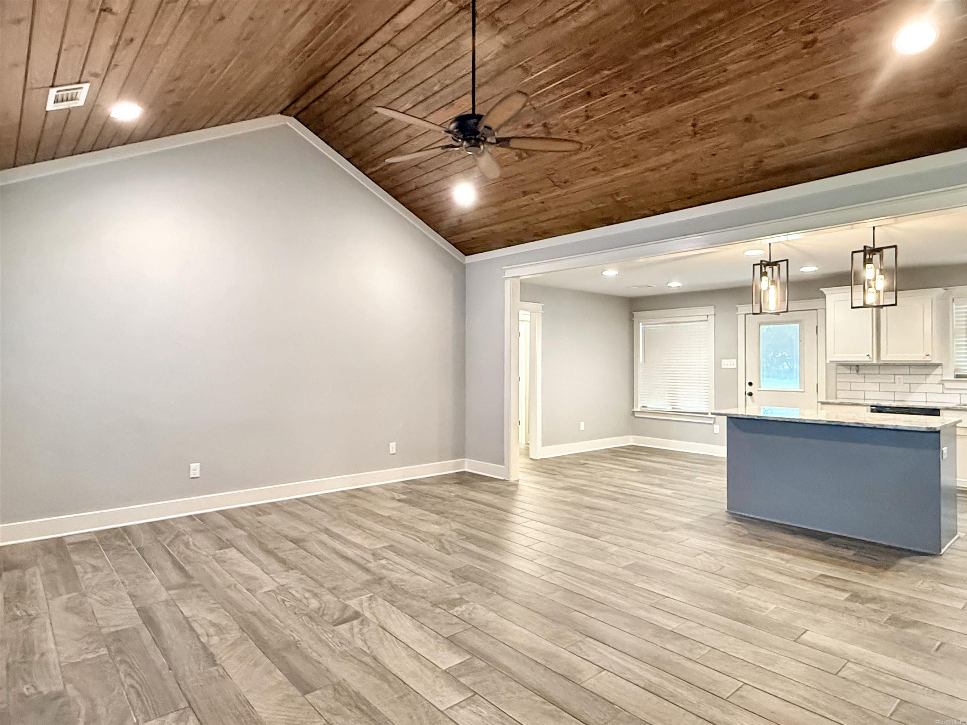 305 Sandy Creek Drive Property Photo 4