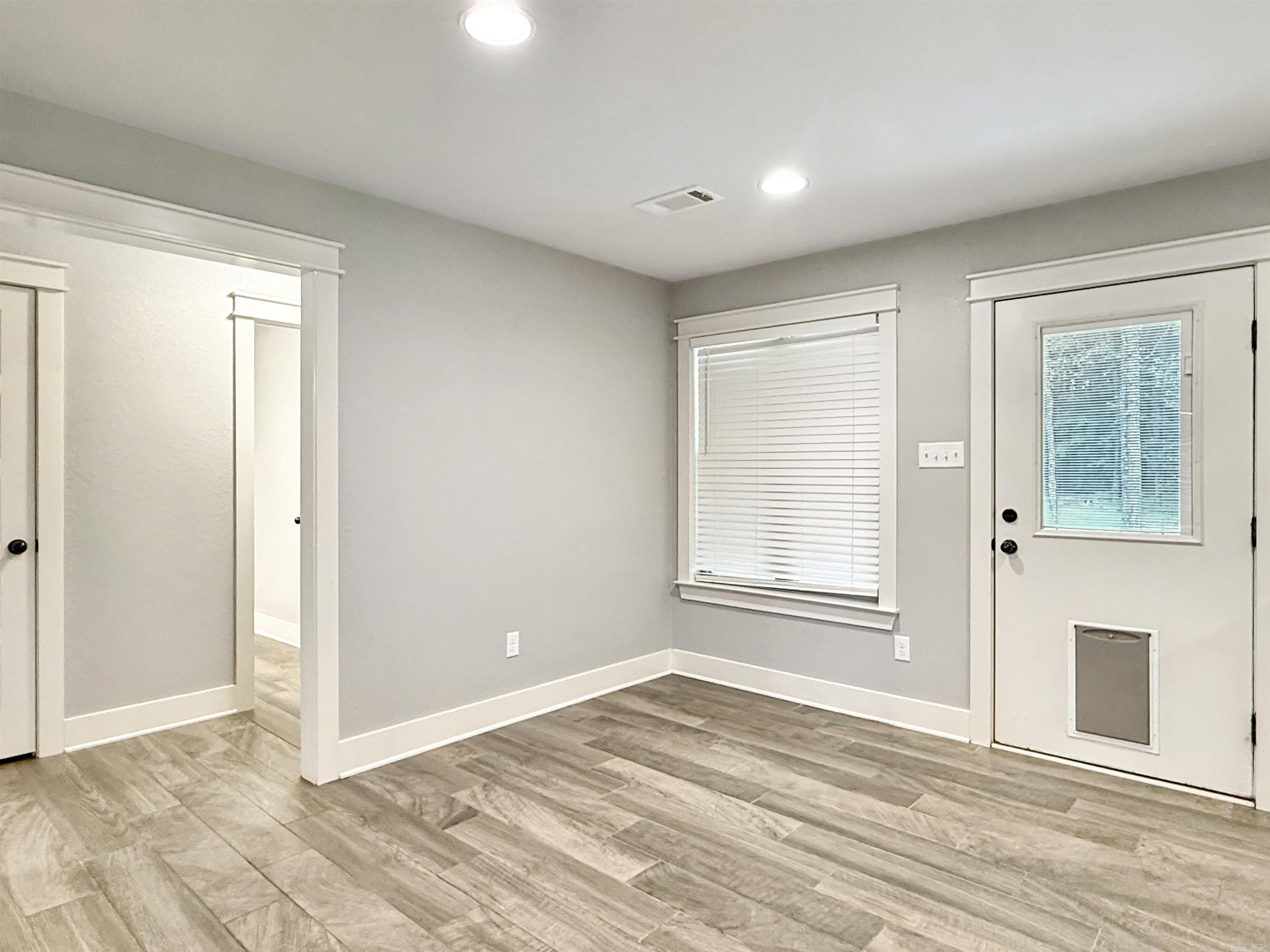 305 Sandy Creek Drive Property Photo 6