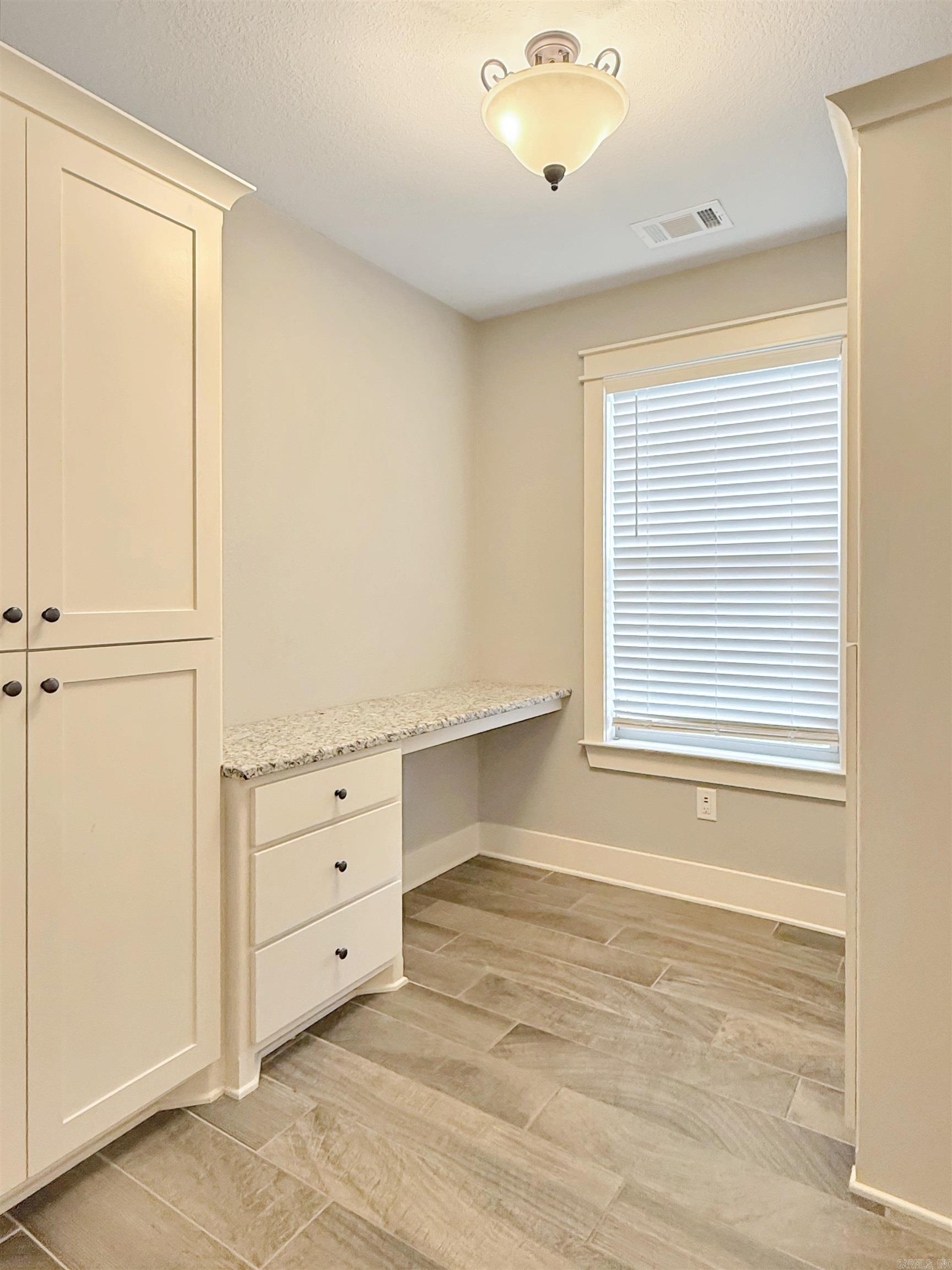 305 Sandy Creek Drive Property Photo 11