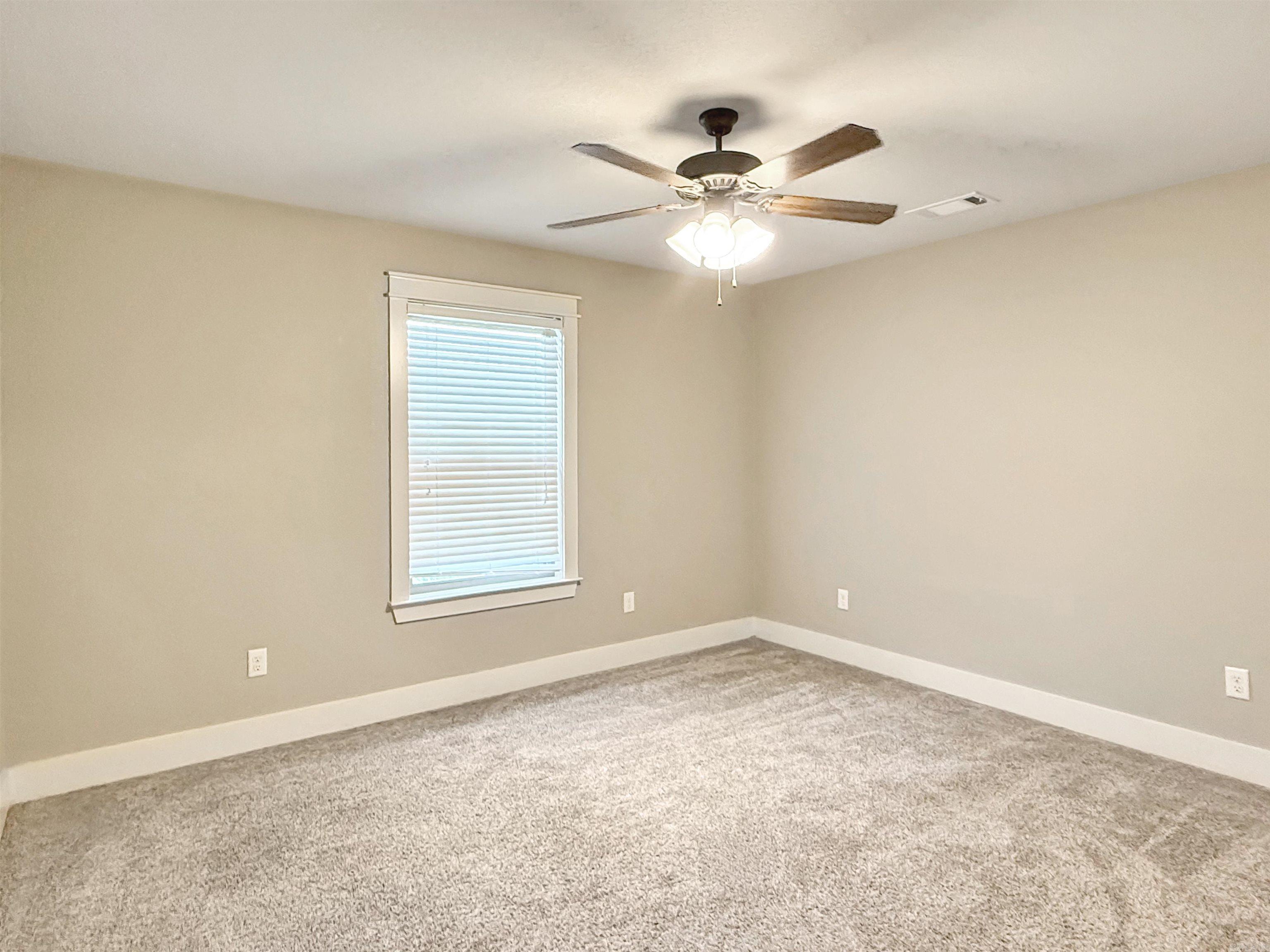305 Sandy Creek Drive Property Photo 13