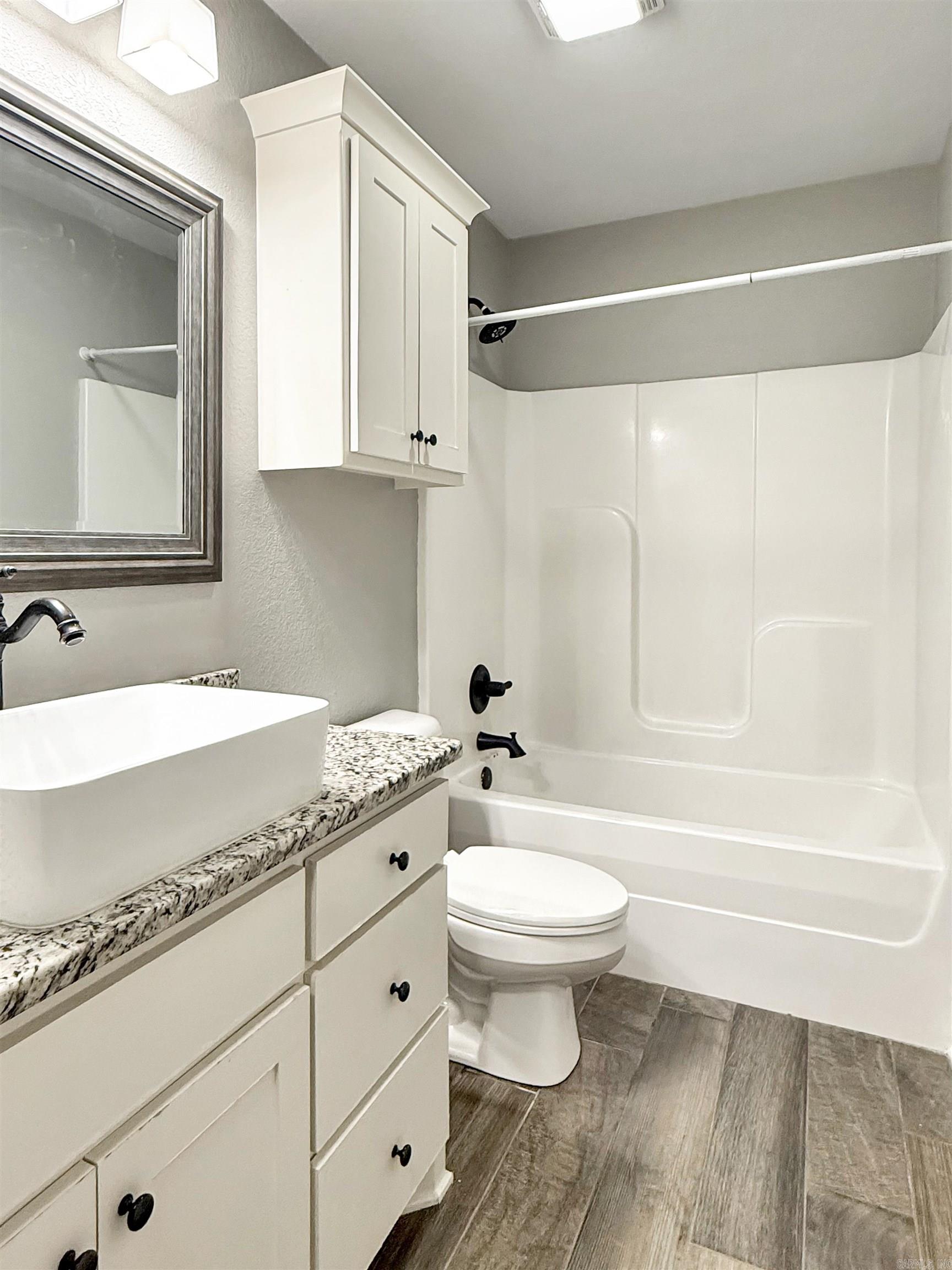305 Sandy Creek Drive Property Photo 14