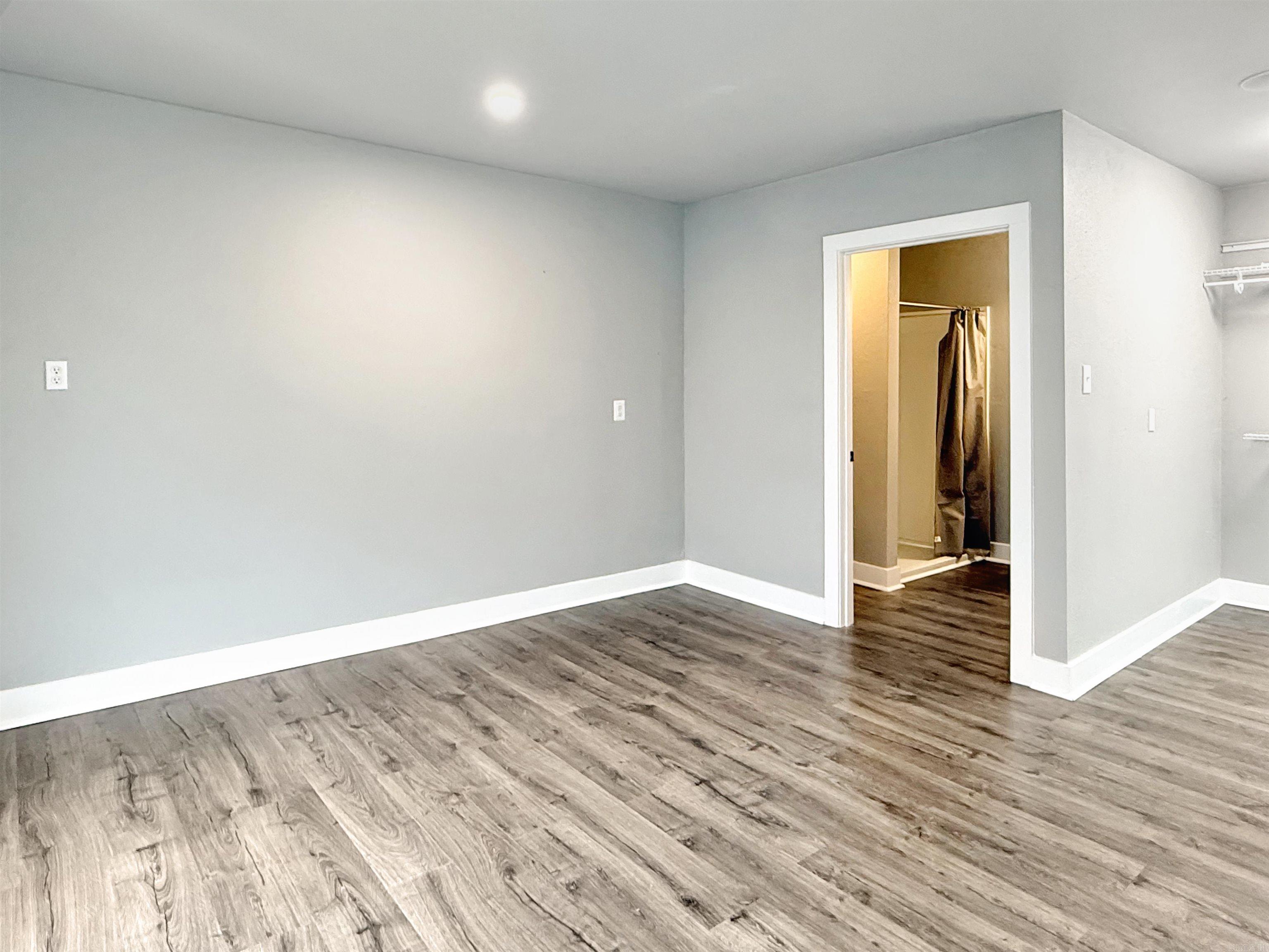 305 Sandy Creek Drive Property Photo 15
