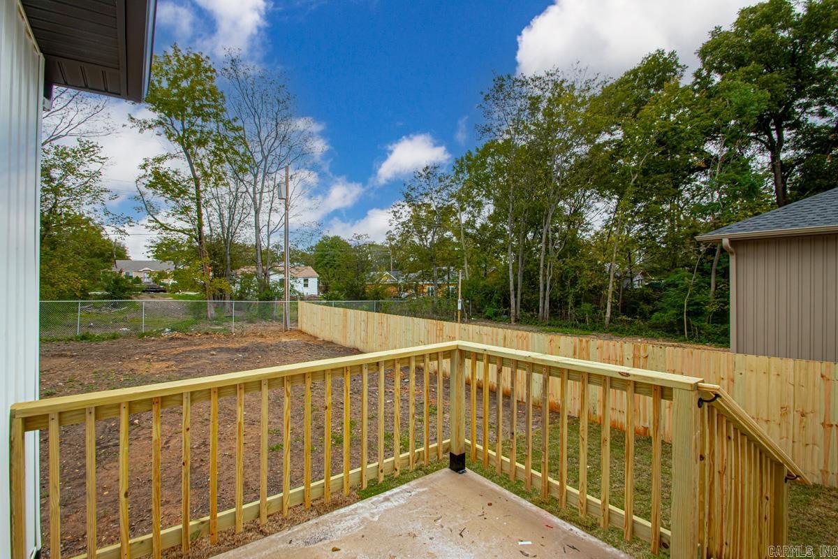 1001 Johnson St Property Photo 24