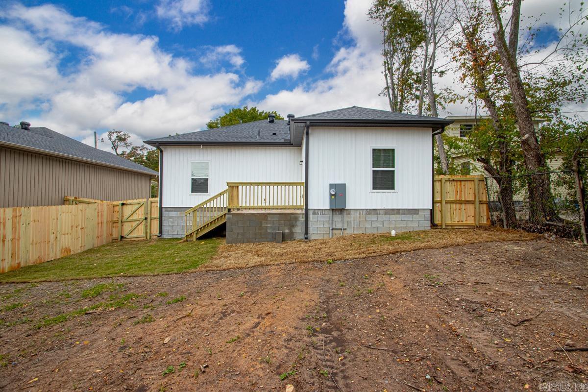 1001 Johnson St Property Photo 25