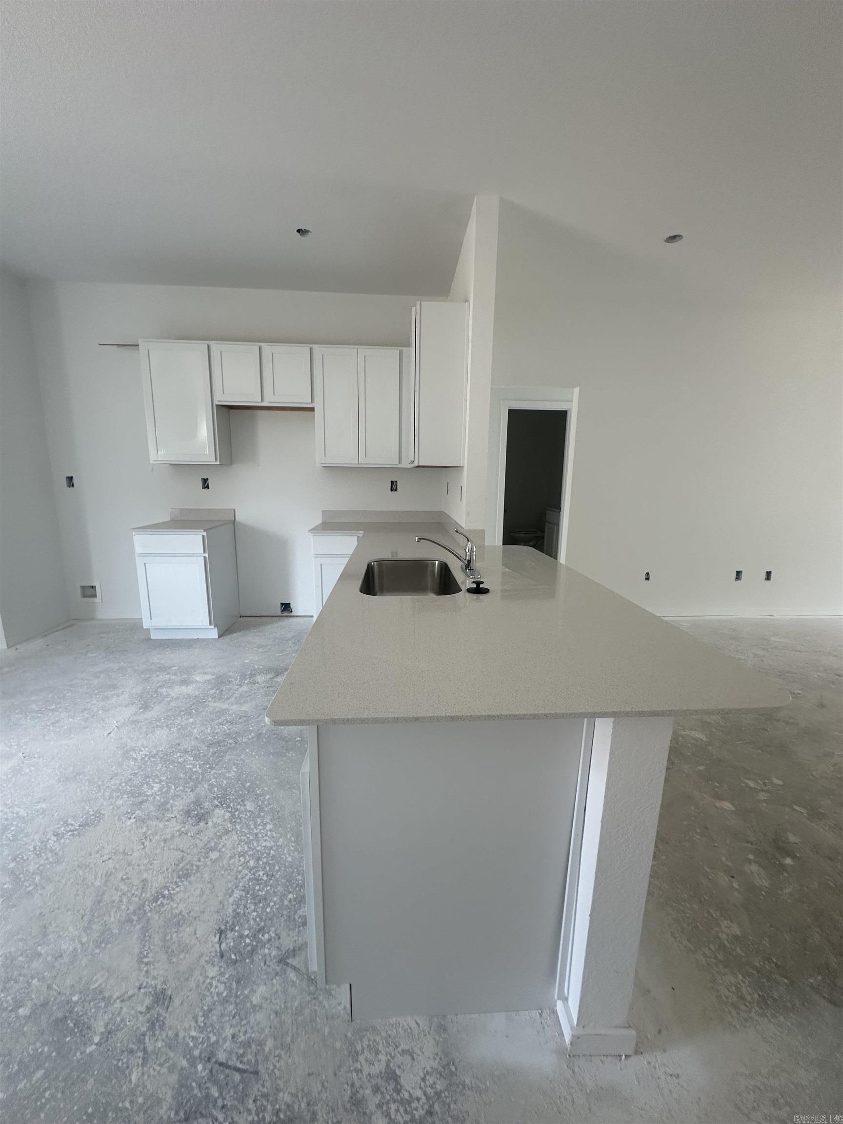 1405 Manor Court Property Photo 6