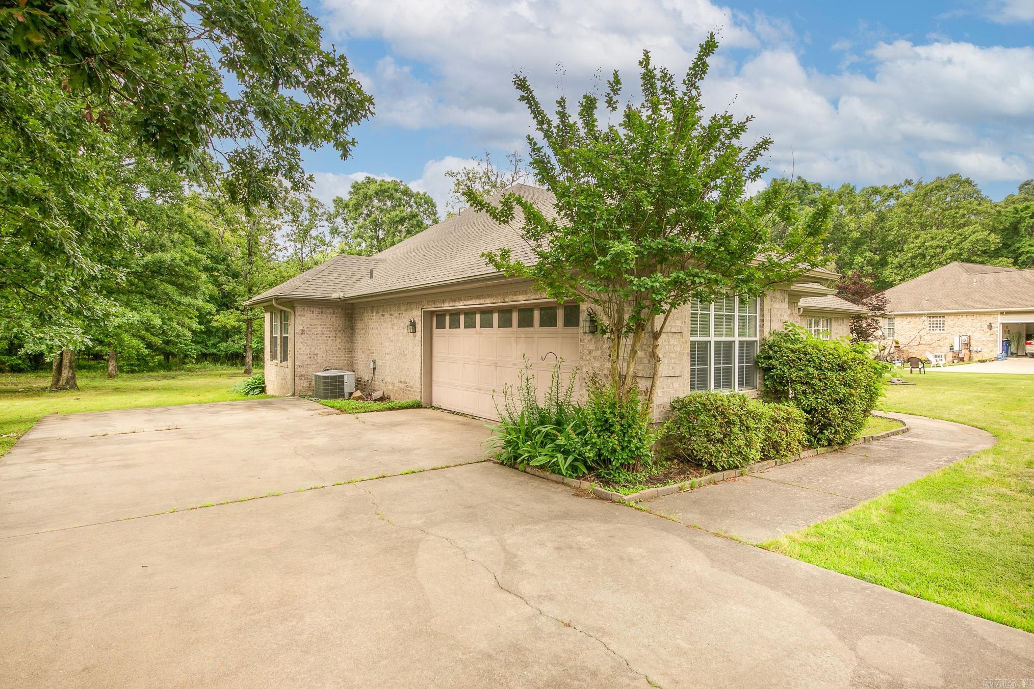 44 Gleneagle Drive Property Photo 3
