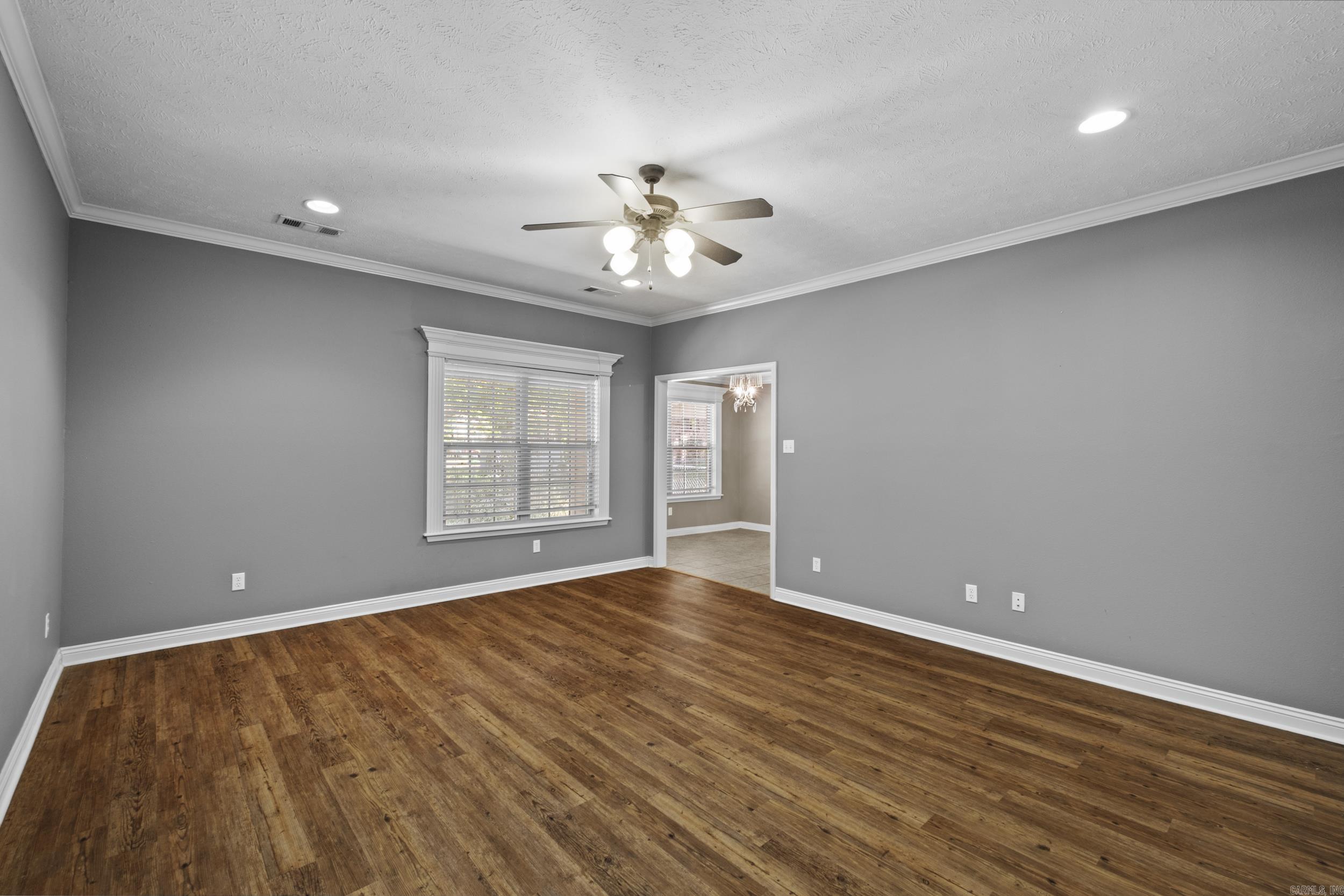 308 E Myrtle Street Property Photo 5