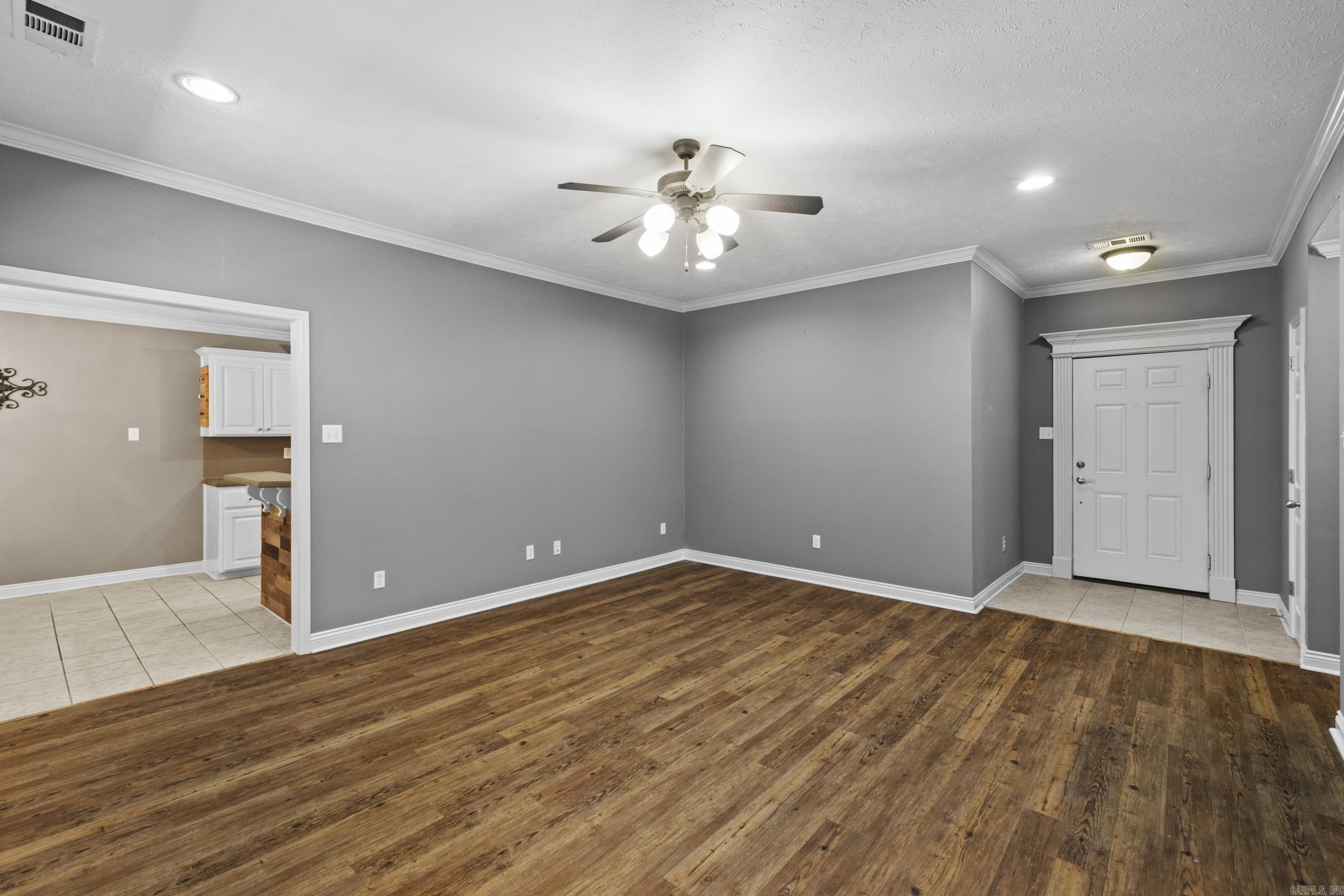308 E Myrtle Street Property Photo 6