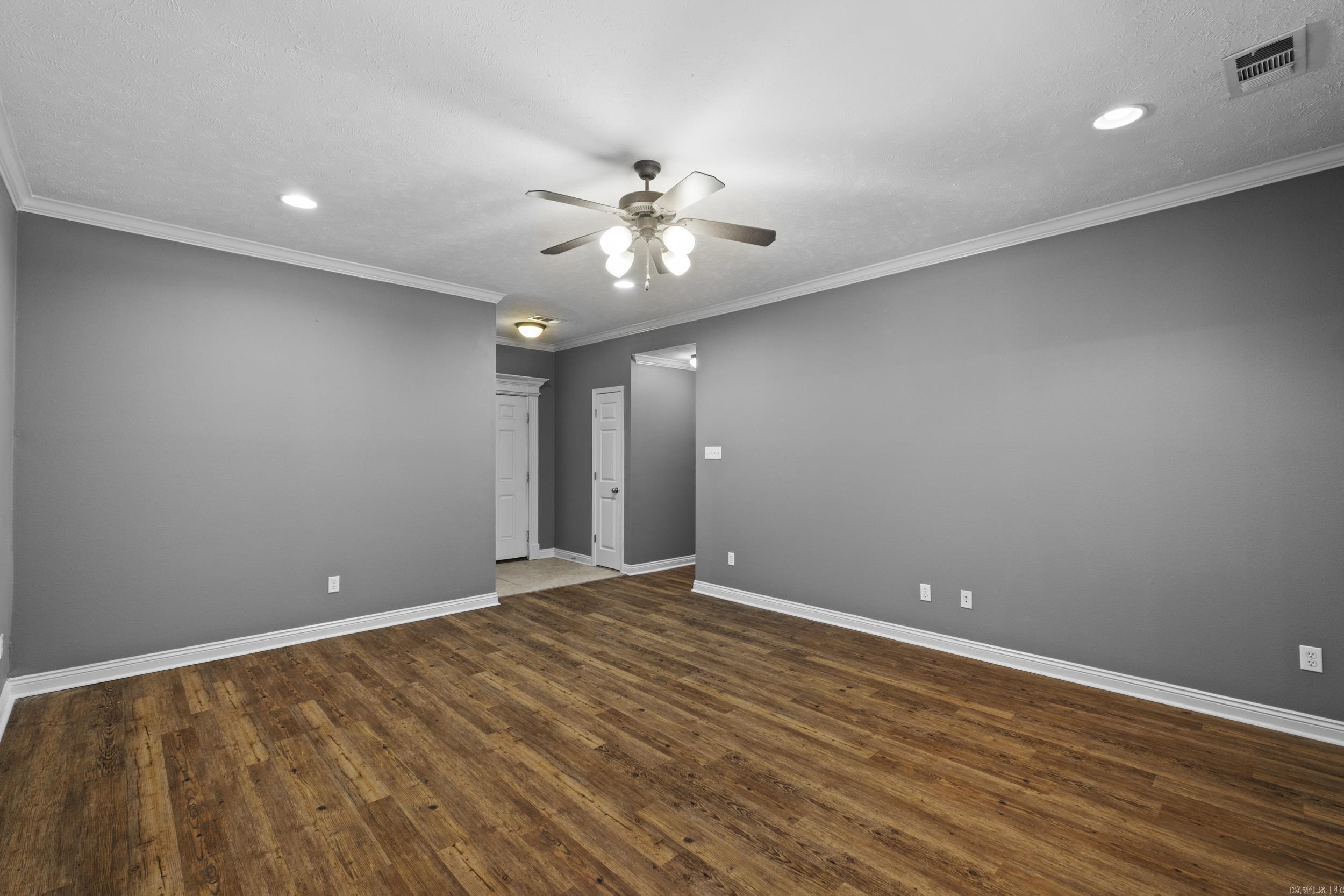 308 E Myrtle Street Property Photo 7