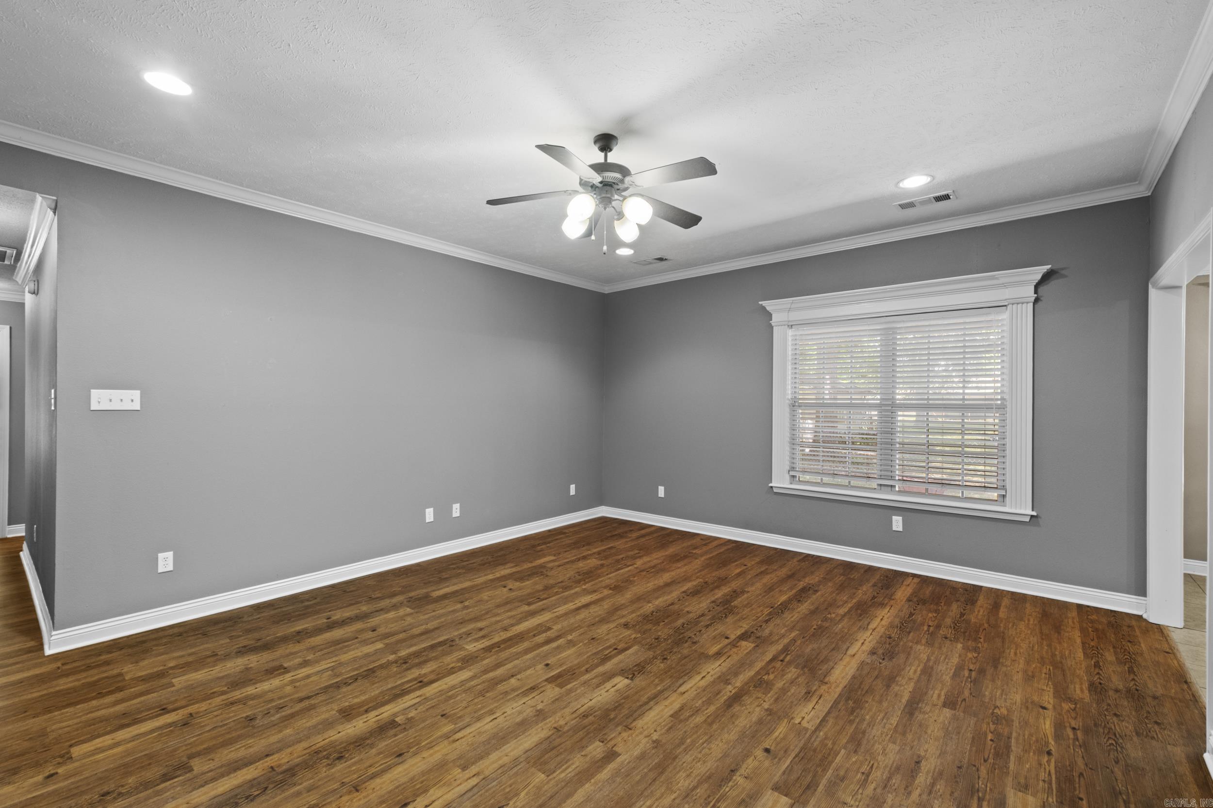 308 E Myrtle Street Property Photo 8