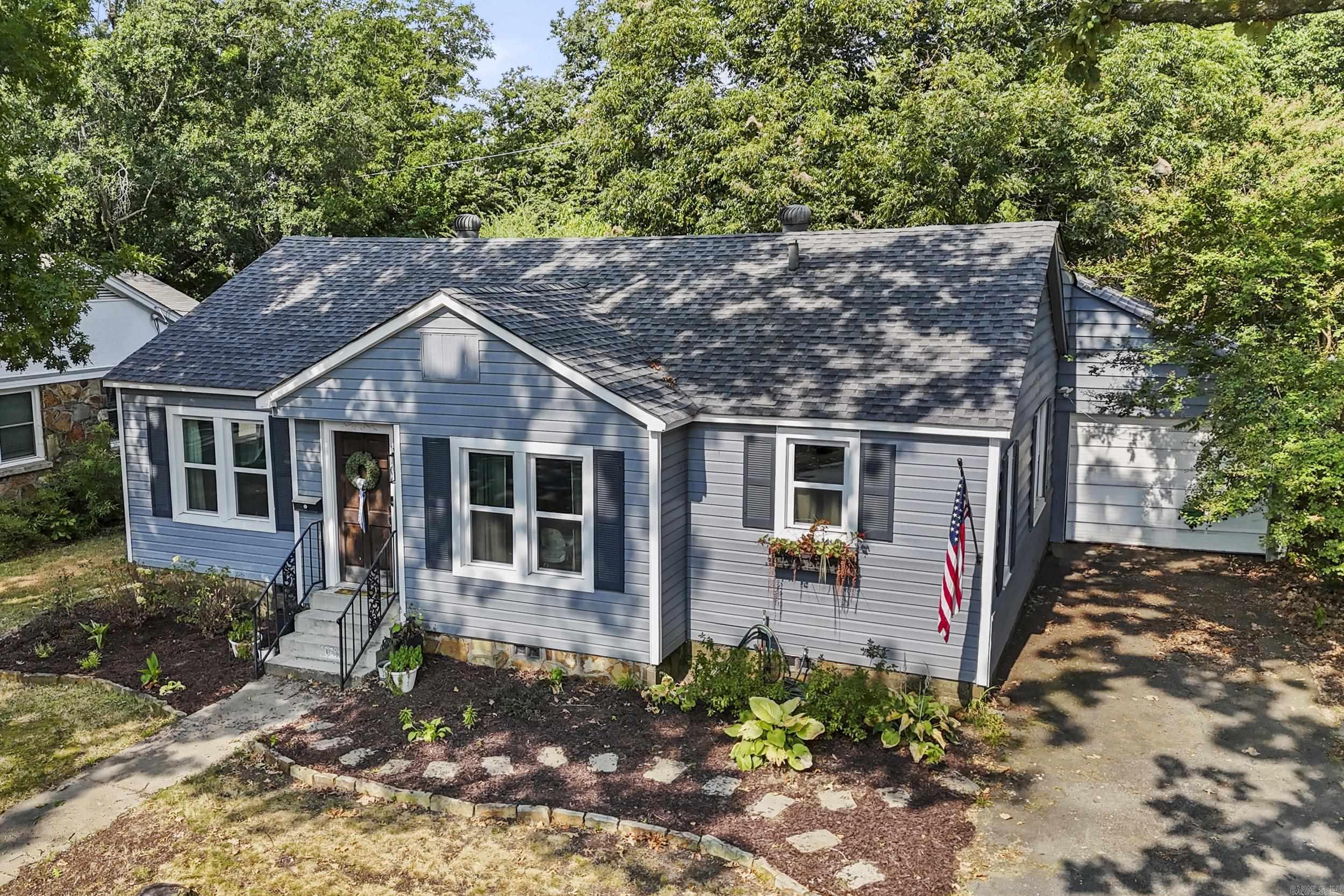 1106 Skyline Drive Property Photo 5