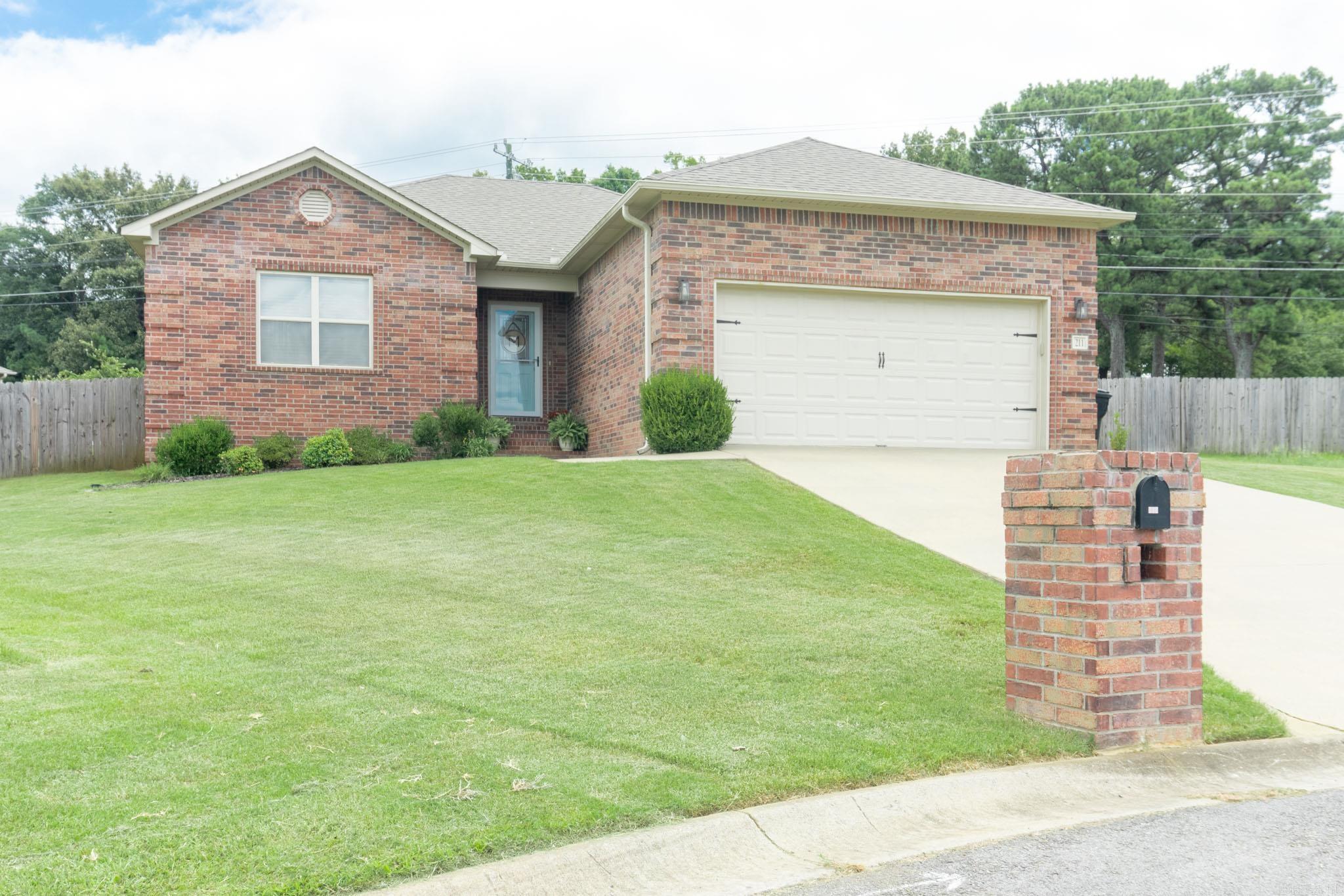 211 Sierra Cove Property Photo 2