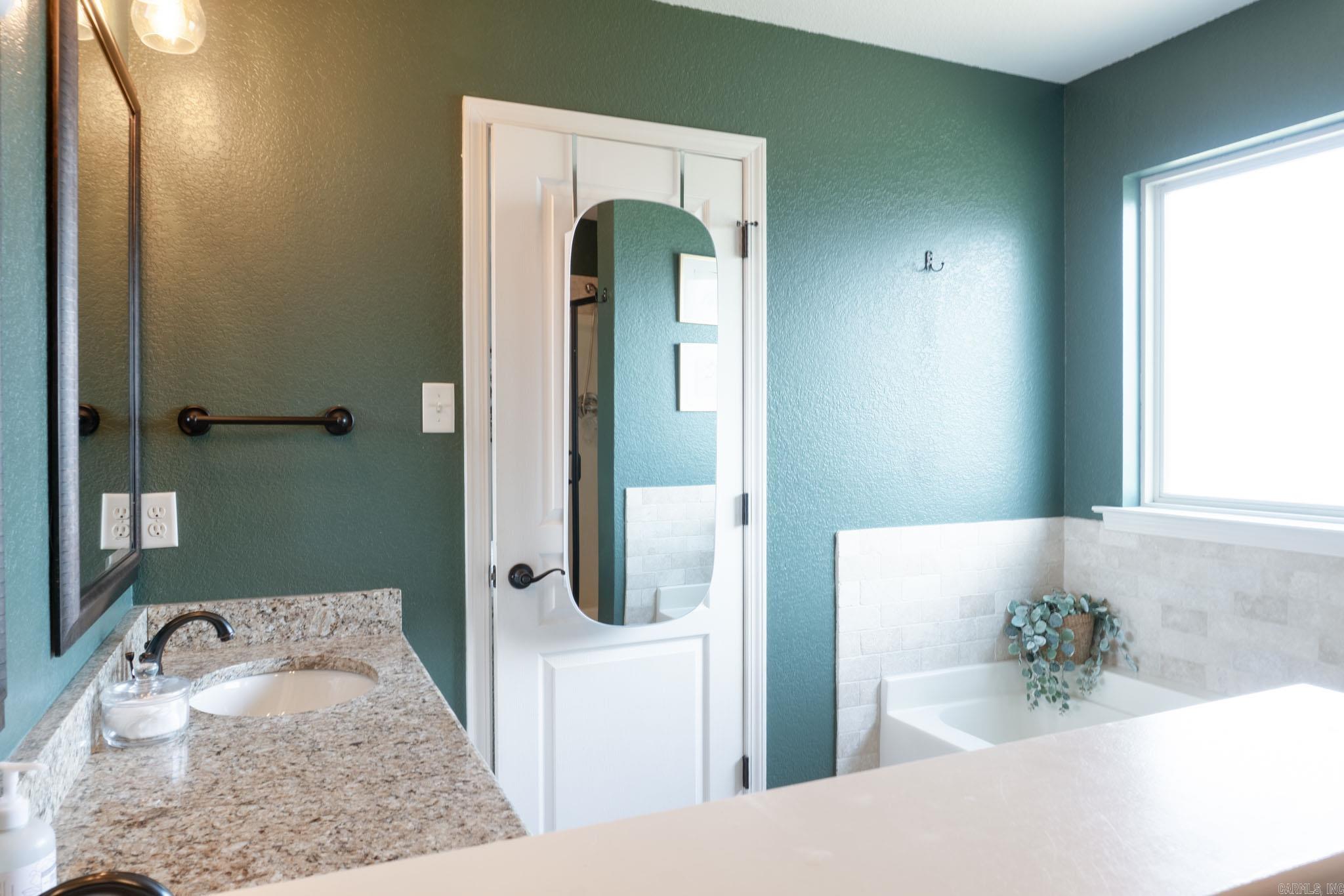 211 Sierra Cove Property Photo 16