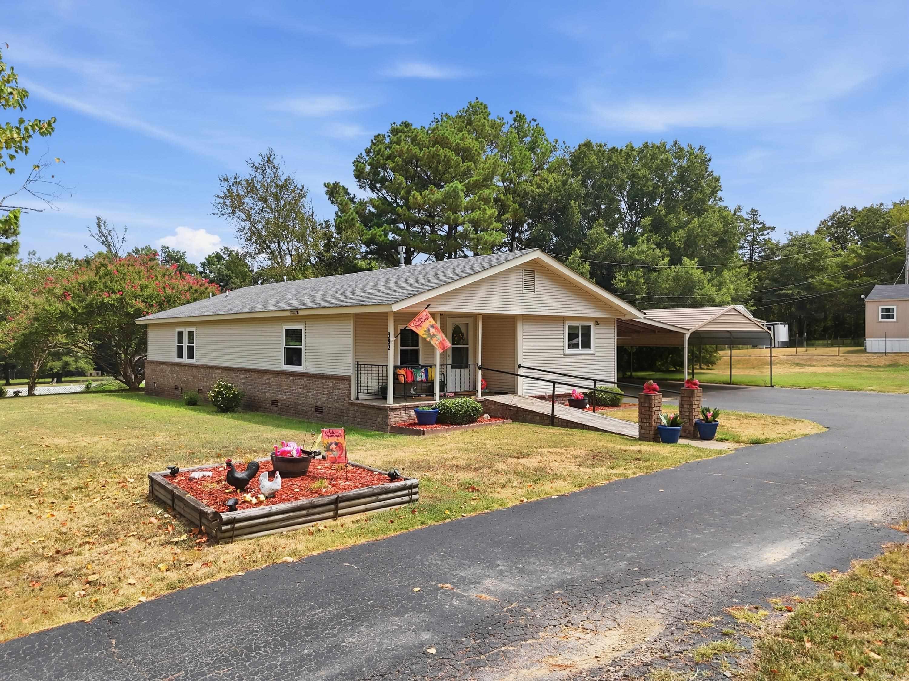 382 Hwy 92 Property Photo 1