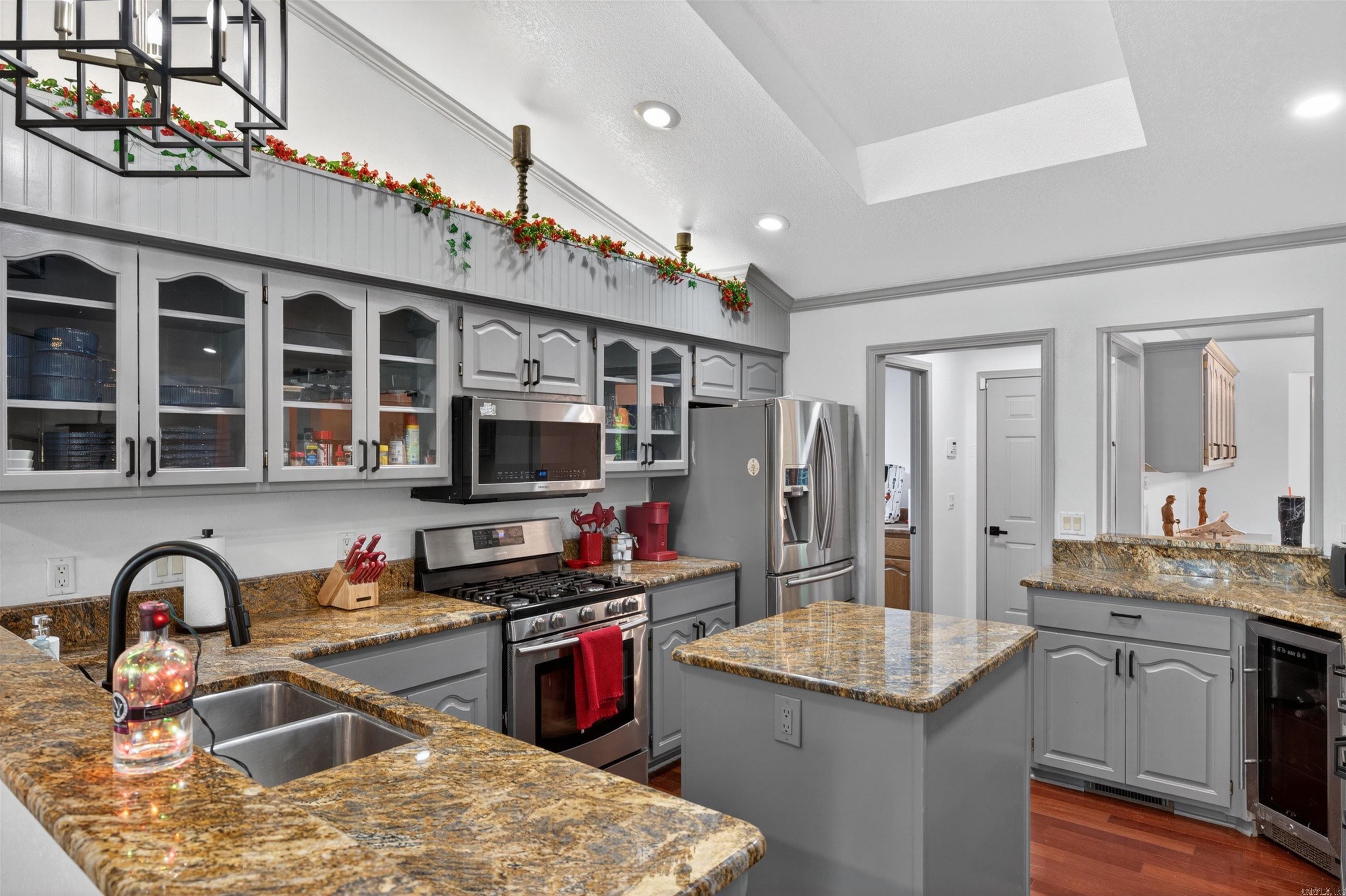 9 Redondo Lane Property Photo 4