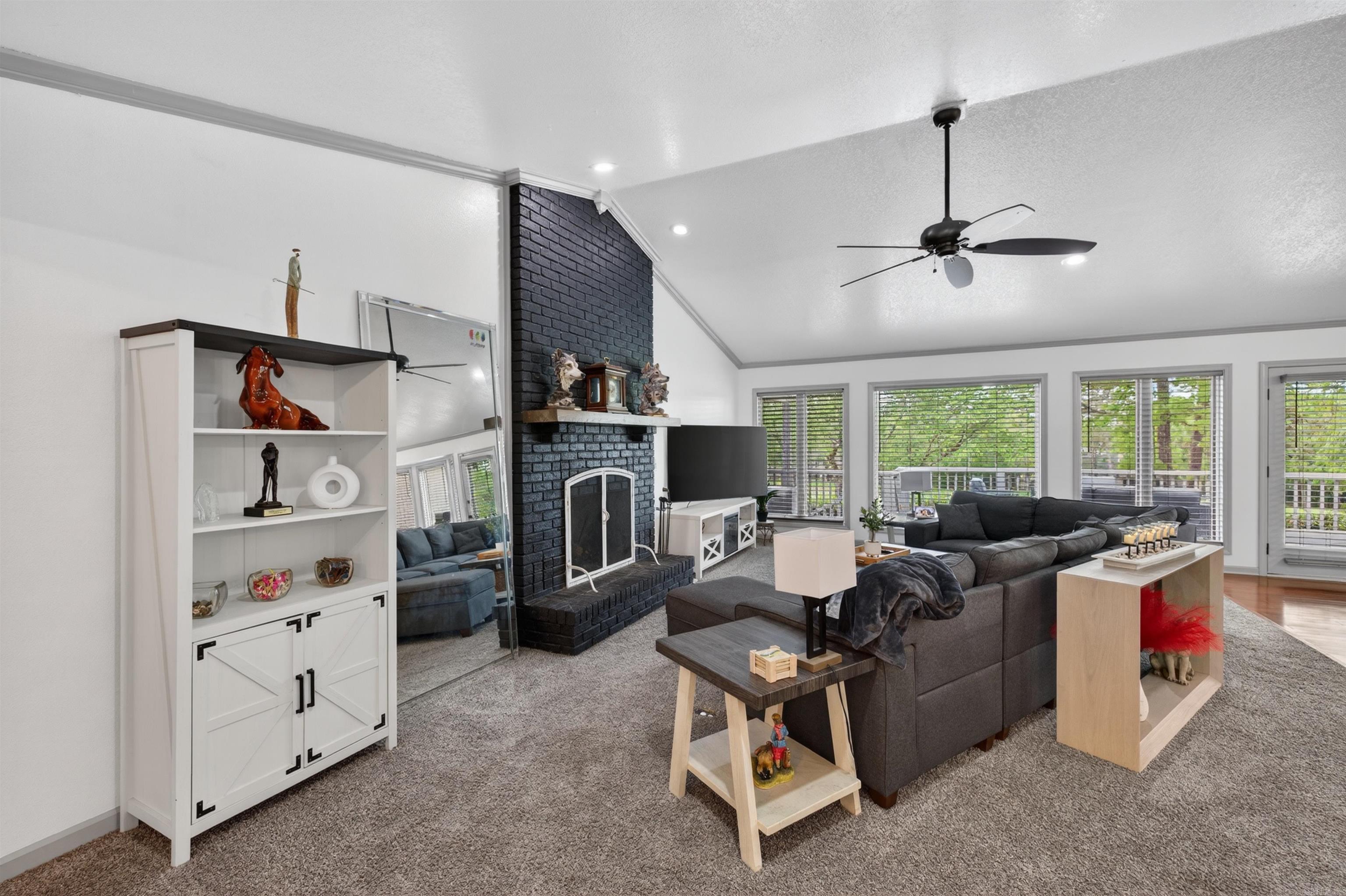 9 Redondo Lane Property Photo 7